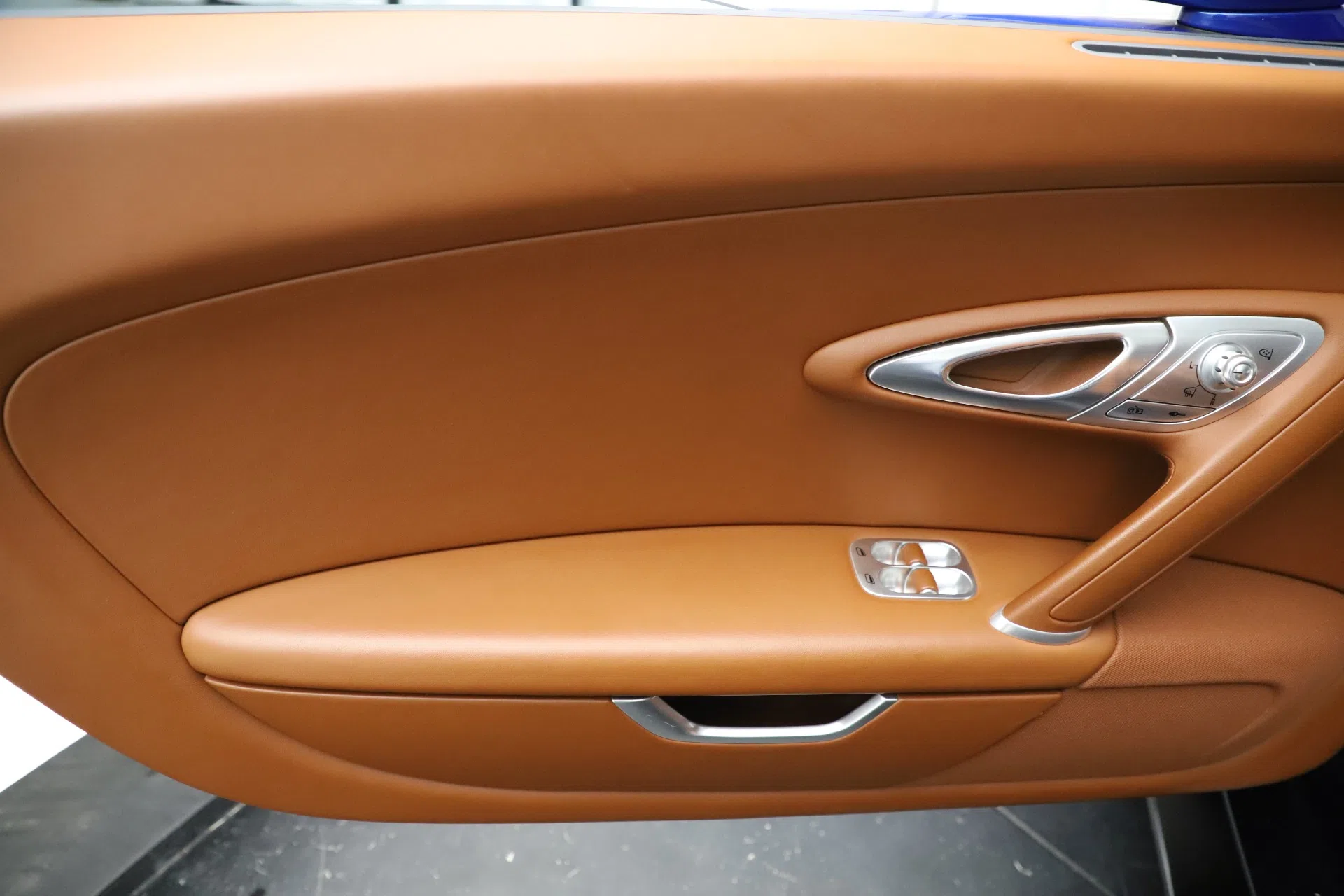 2008 Bugatti Veyron 16.4 Coupe interior, door panel, Brown/Blue