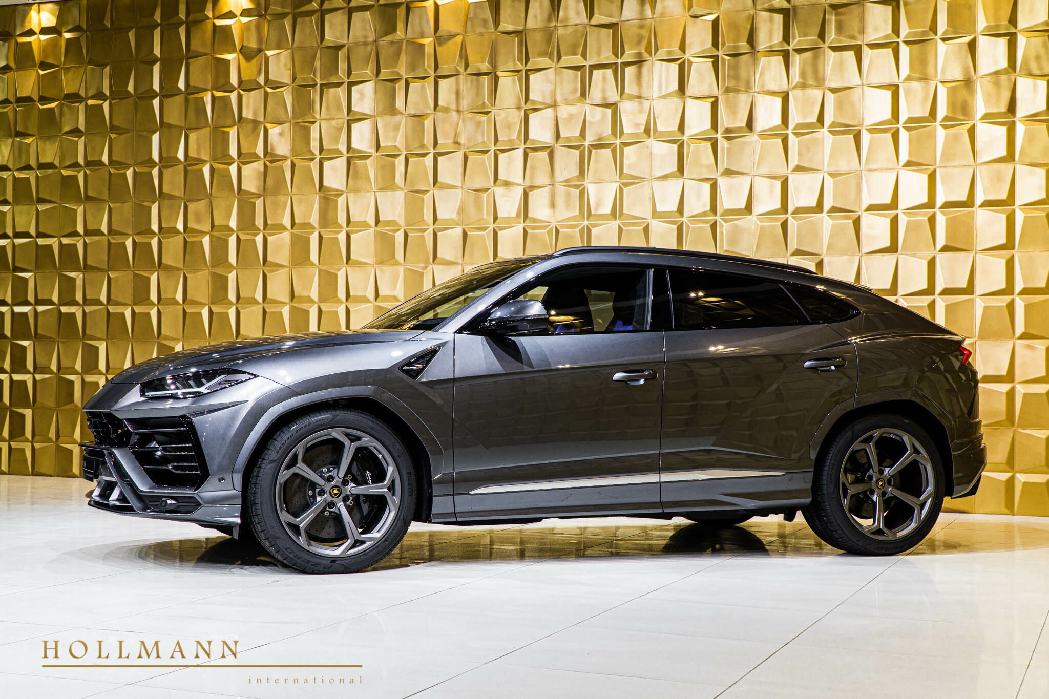 2020 Lamborghini Urus, 2/20