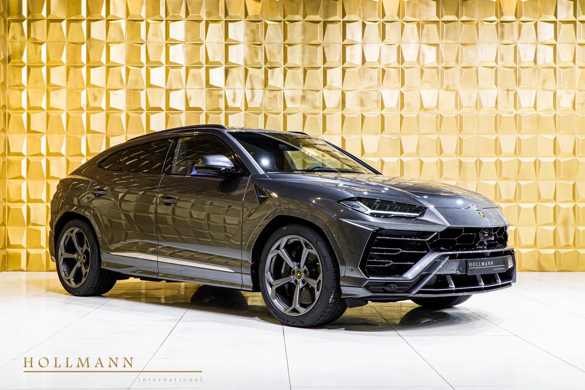 2020 Lamborghini Urus for sale, front three-quarter view, Grigio Keres