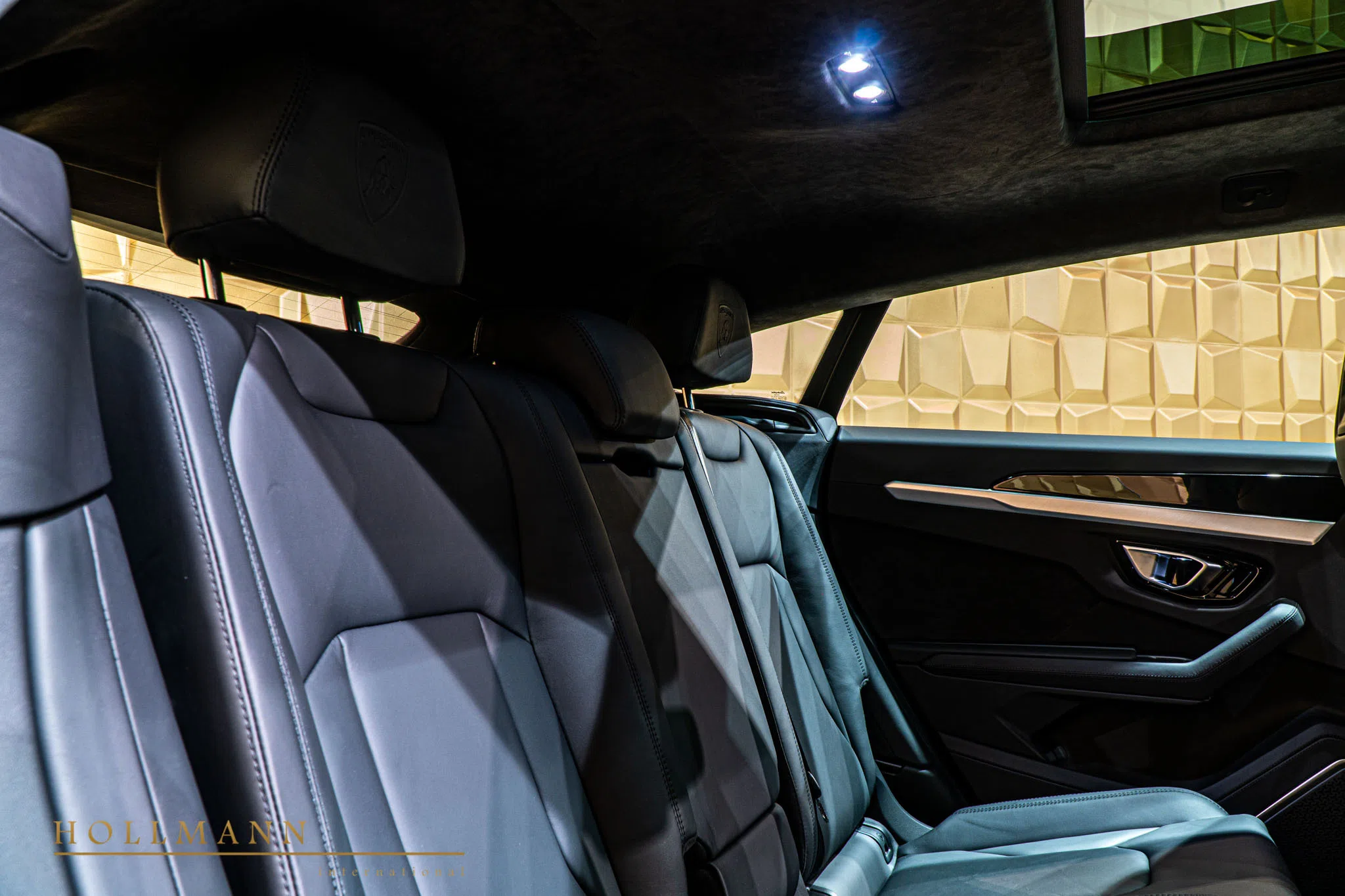 2020 Lamborghini Urus interior, seats, Leather Nero (Black)
