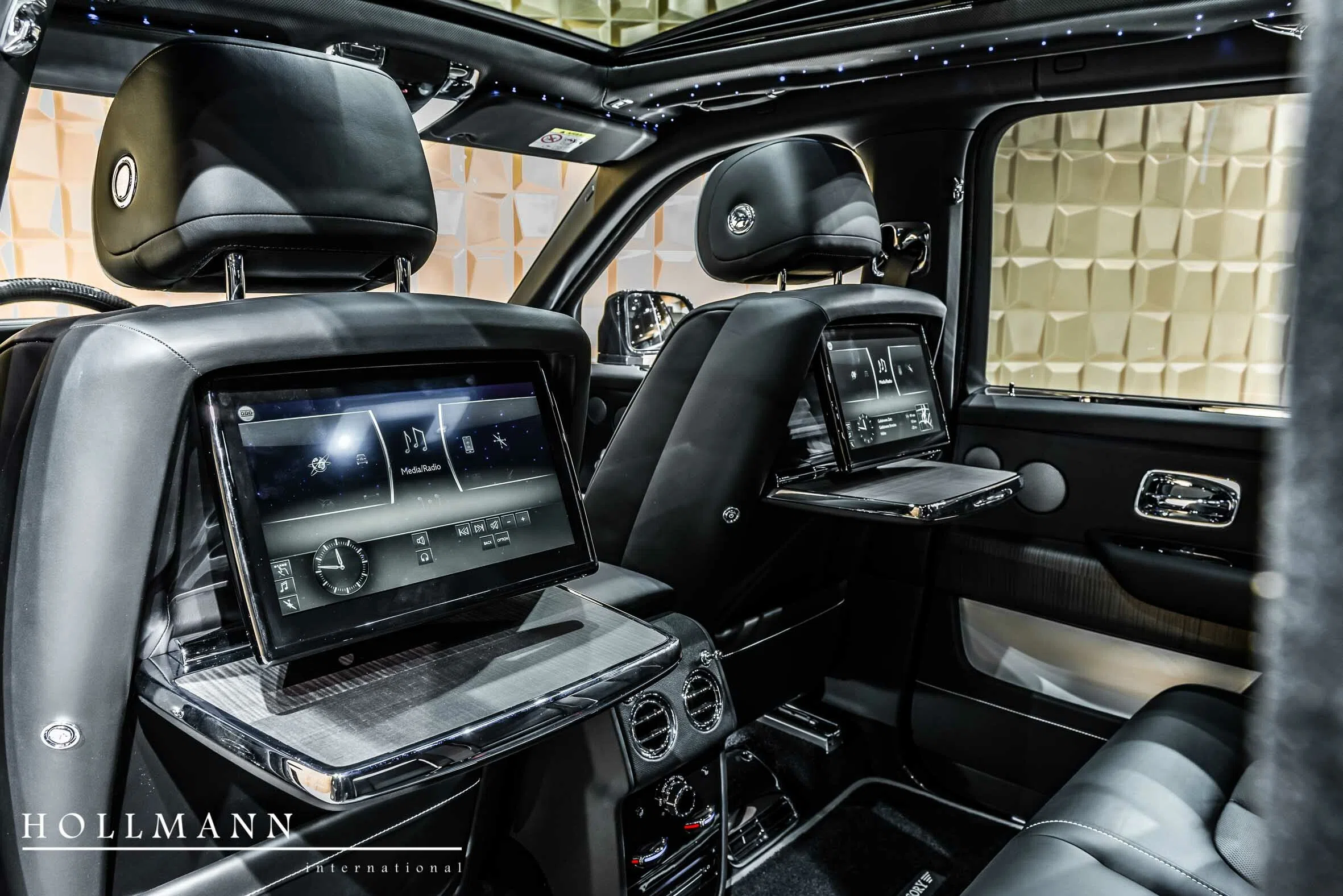 2020 Mansory Cullinan interior, Black / Grace White