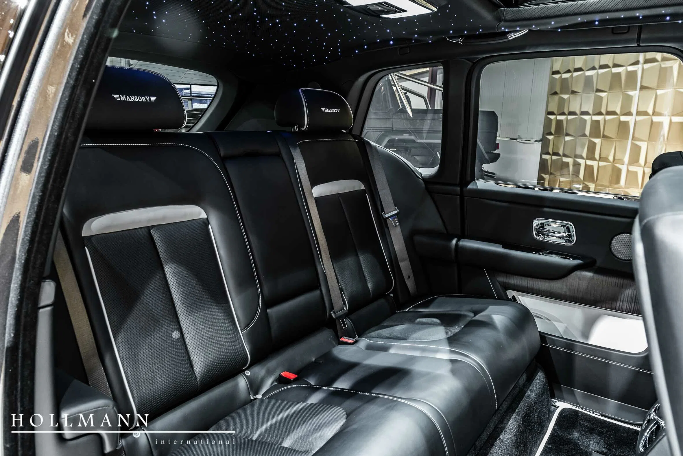 2020 Mansory Cullinan interior, seats, Black / Grace White