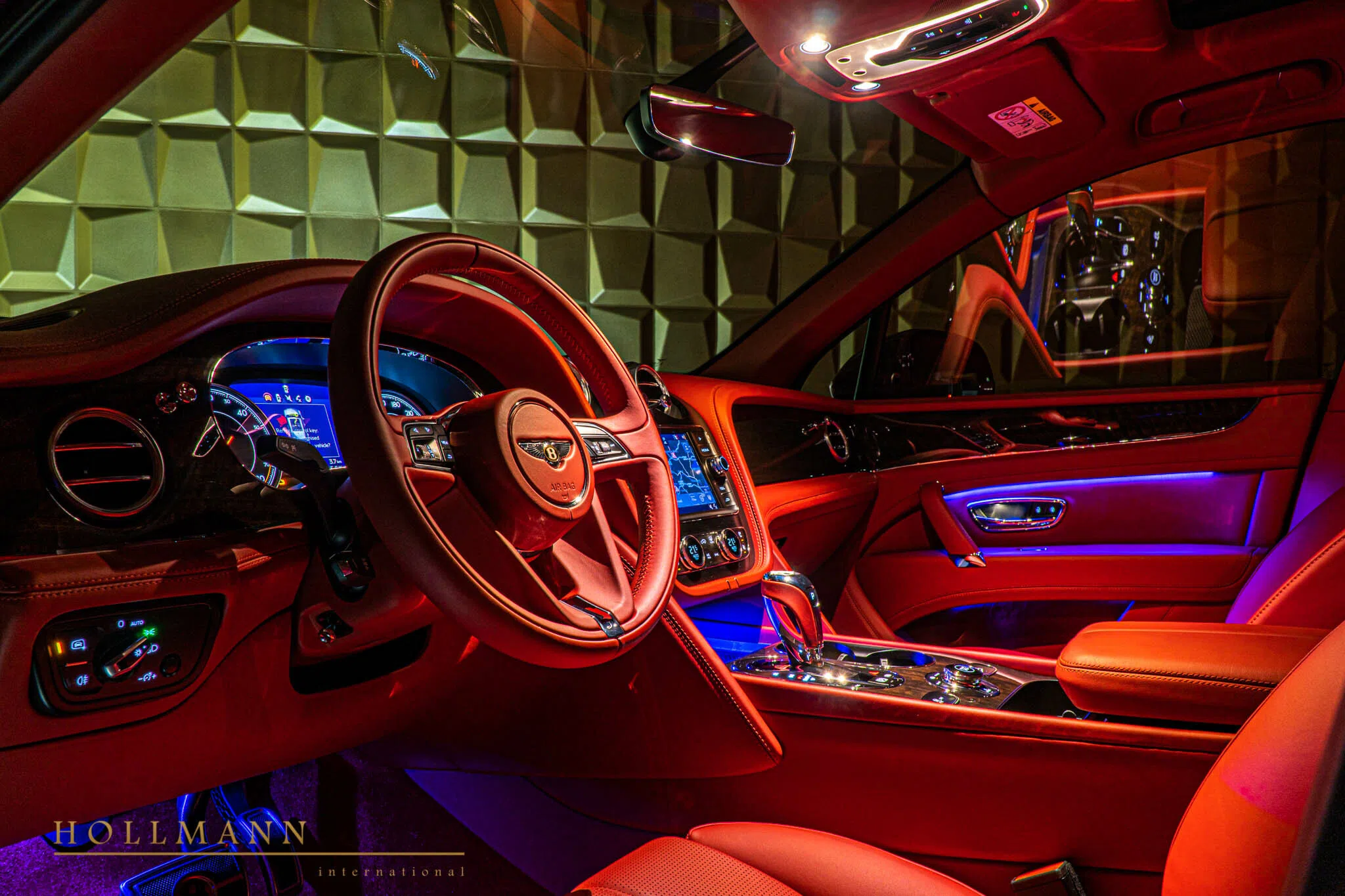 2020 Bentley Bentayga Hybrid interior, dashboard, Hotspur