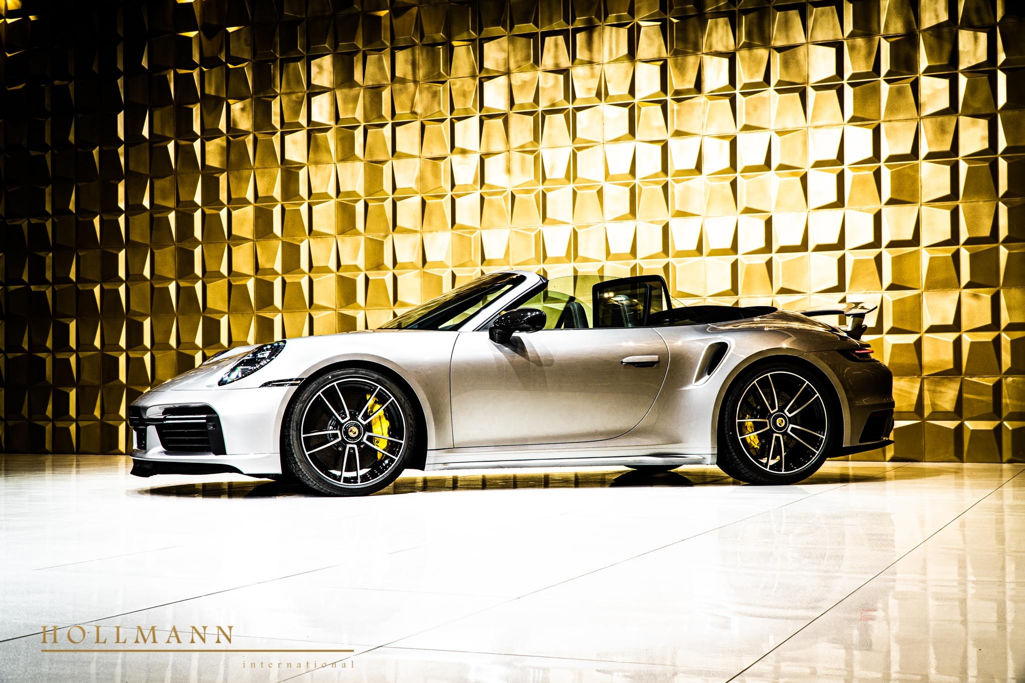 2020 Porsche 911 Turbo S Cabriolet, 3/18