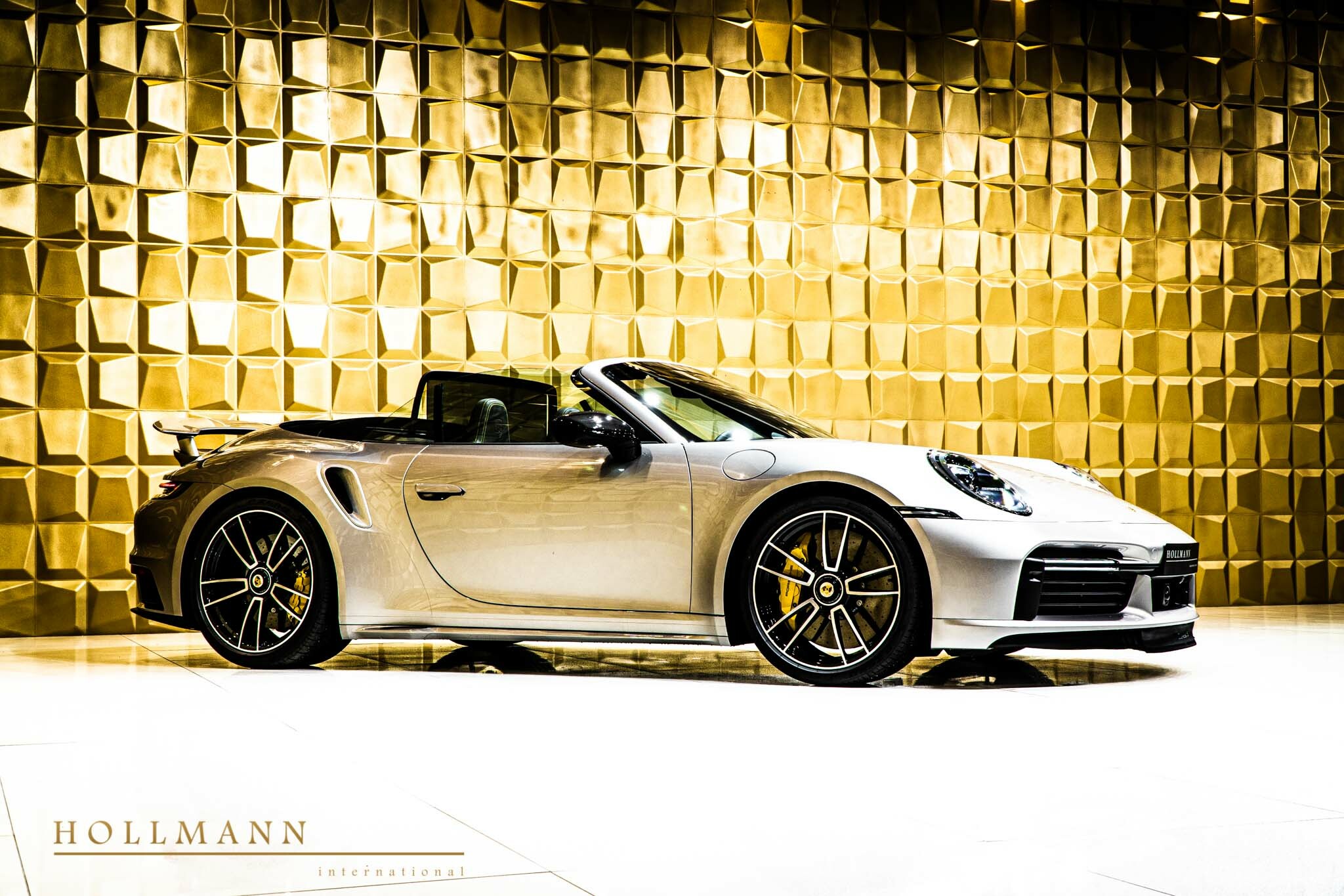 2020 Porsche 911 Turbo S Cabriolet, 17/18