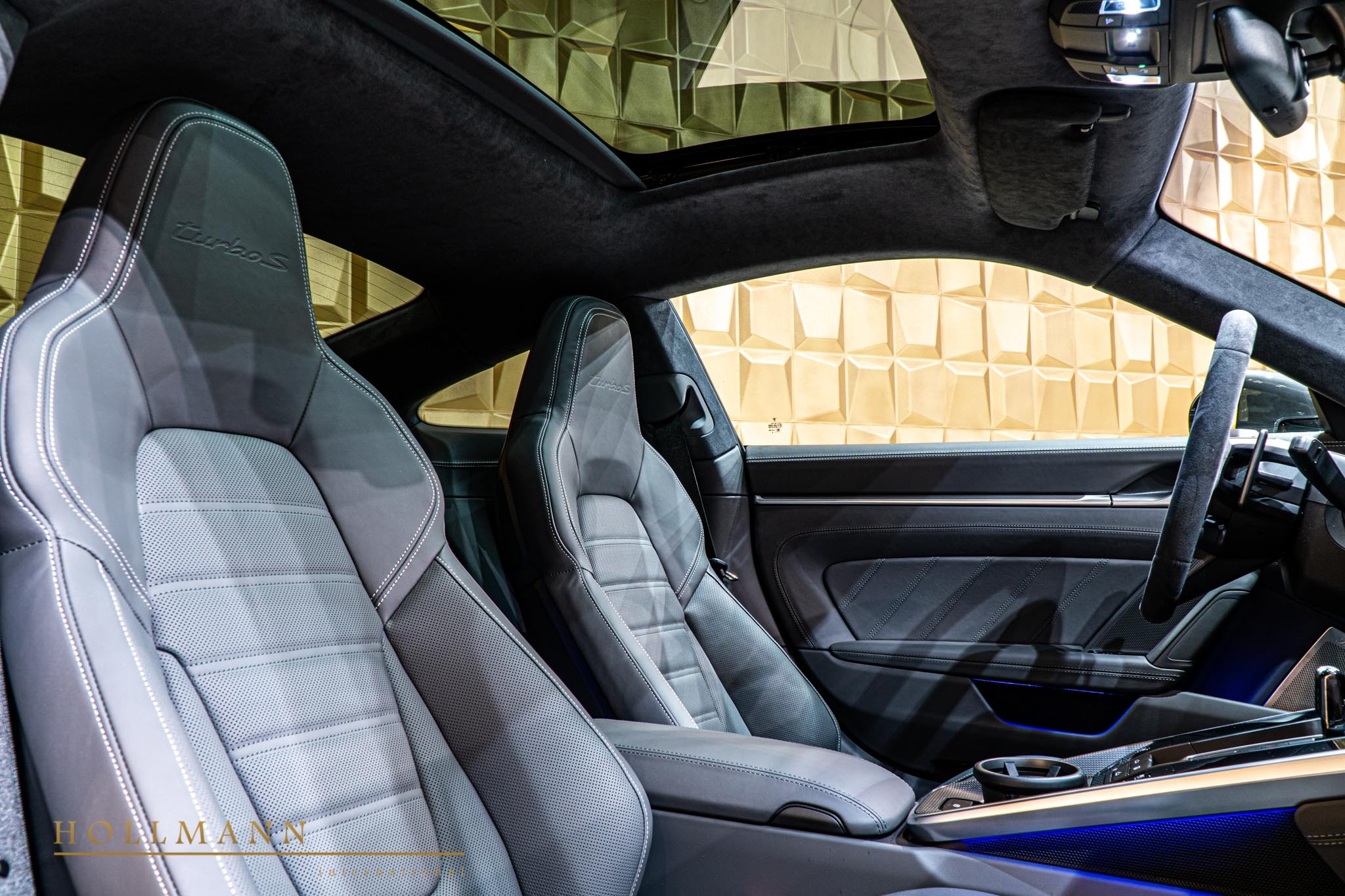 2020 Porsche 911 Turbo S Coupe, 13/20