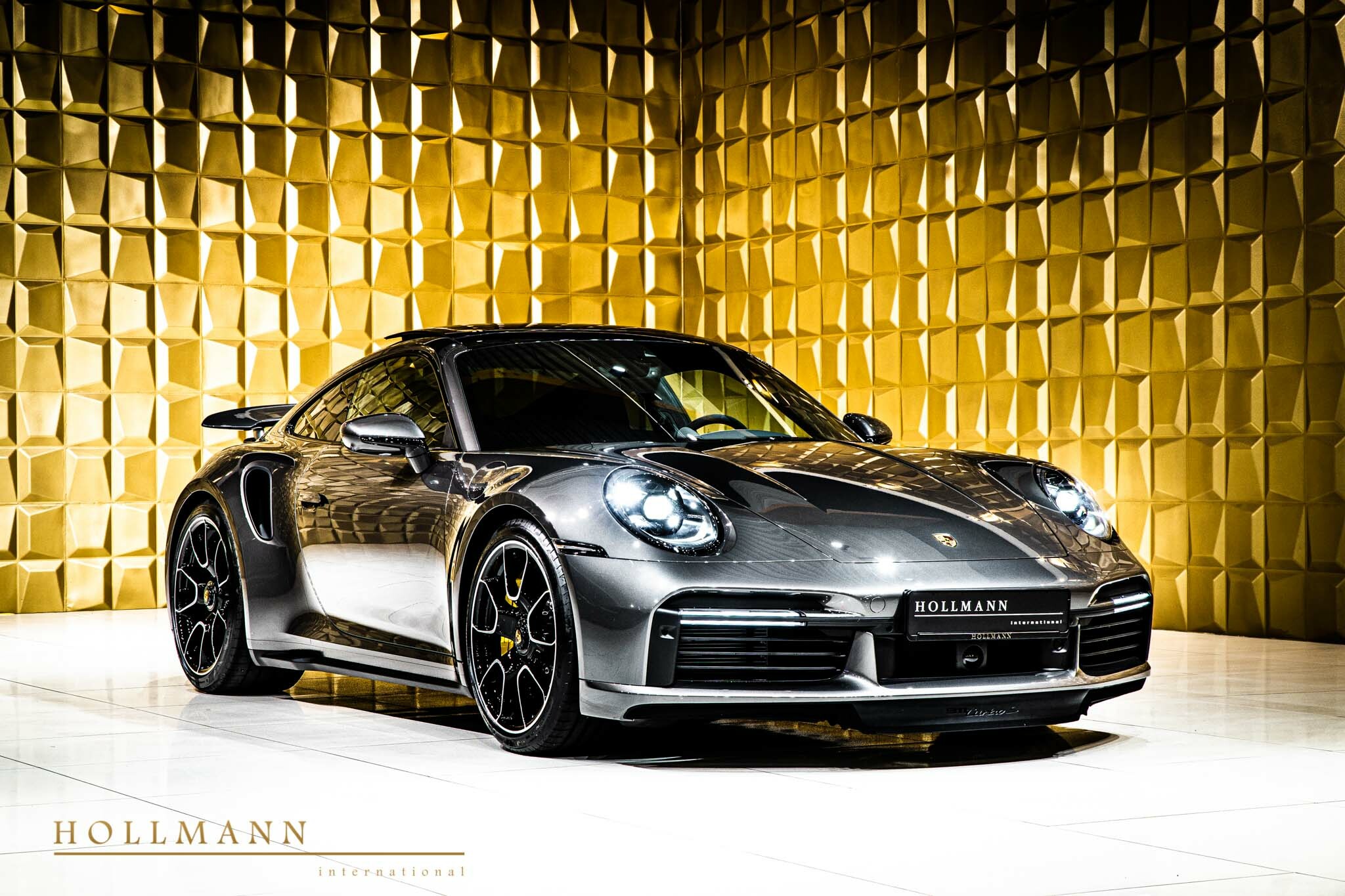 2020 Porsche 911 Turbo S Coupe, 18/20