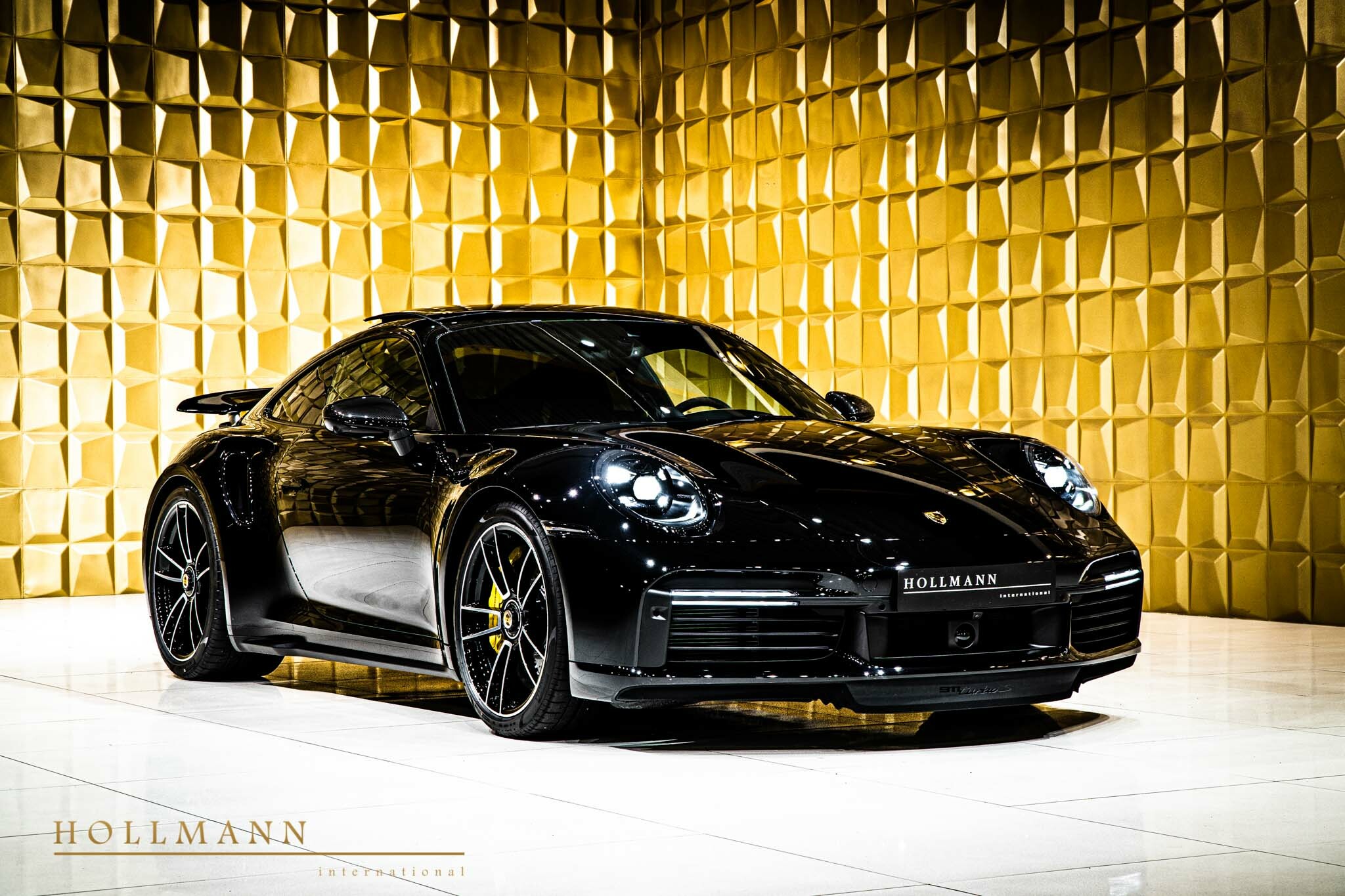 2020 Porsche 911 Turbo S Coupe, 19/20