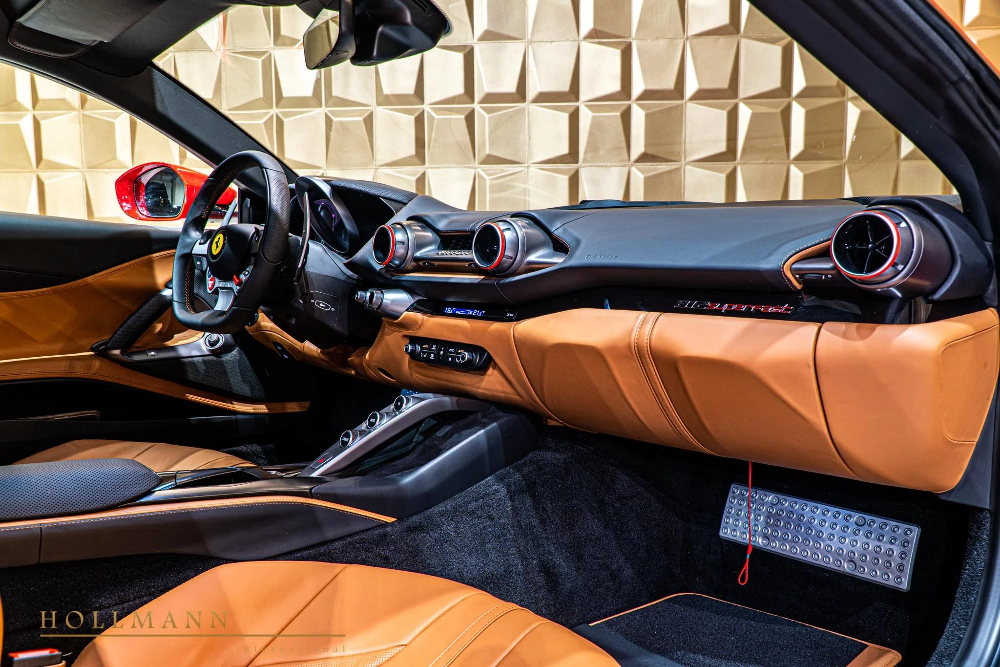 2020 Ferrari 812 Superfast interior, Cuoio