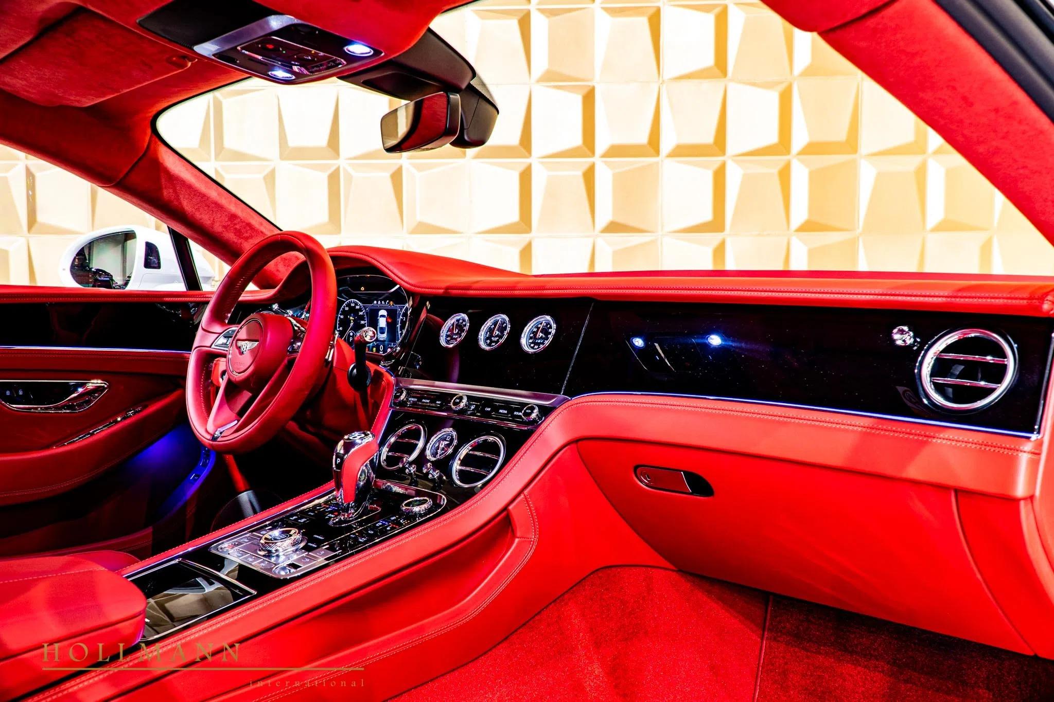 2020 Bentley Continental GT V8 interior, dashboard, Hotspur and Colour Split D