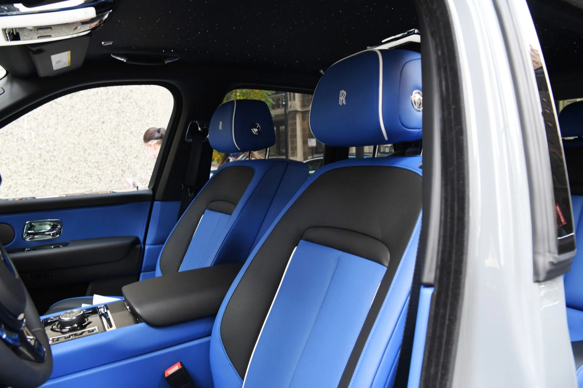 2021 Rolls-Royce Cullinan interior, seats, Cobalto Blue