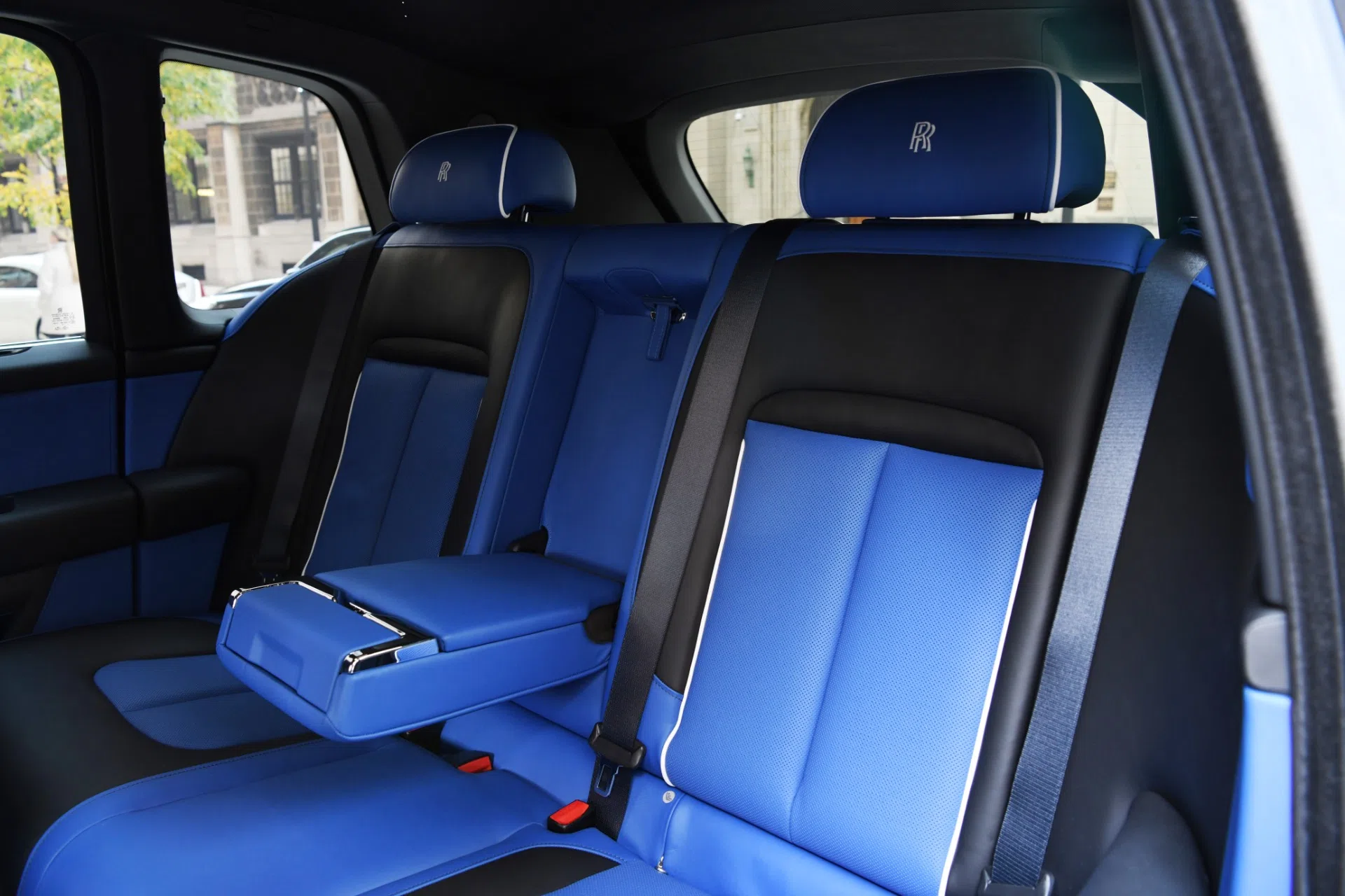 2021 Rolls-Royce Cullinan interior, seats, Cobalto Blue