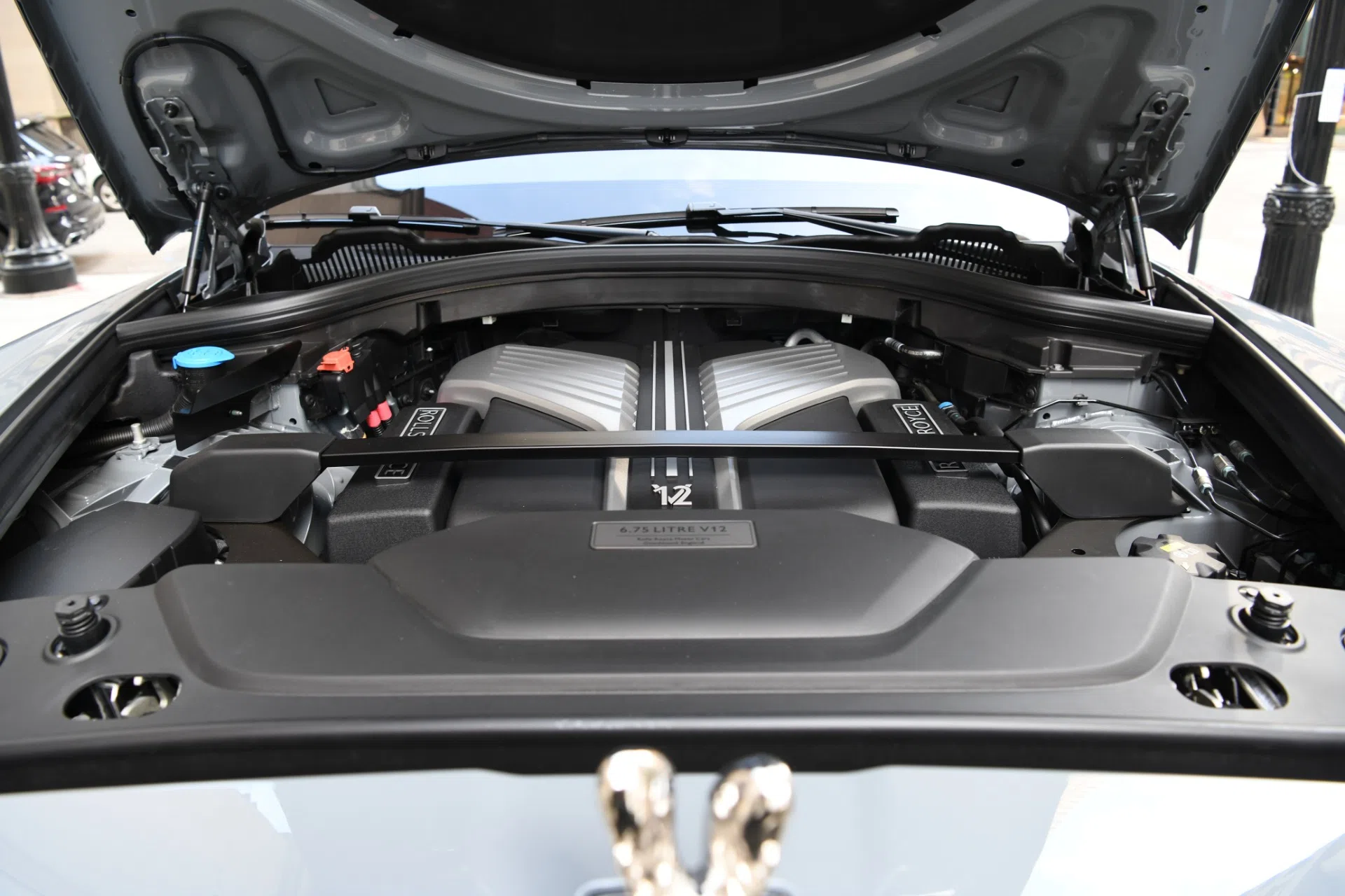 2021 Rolls-Royce Cullinan engine