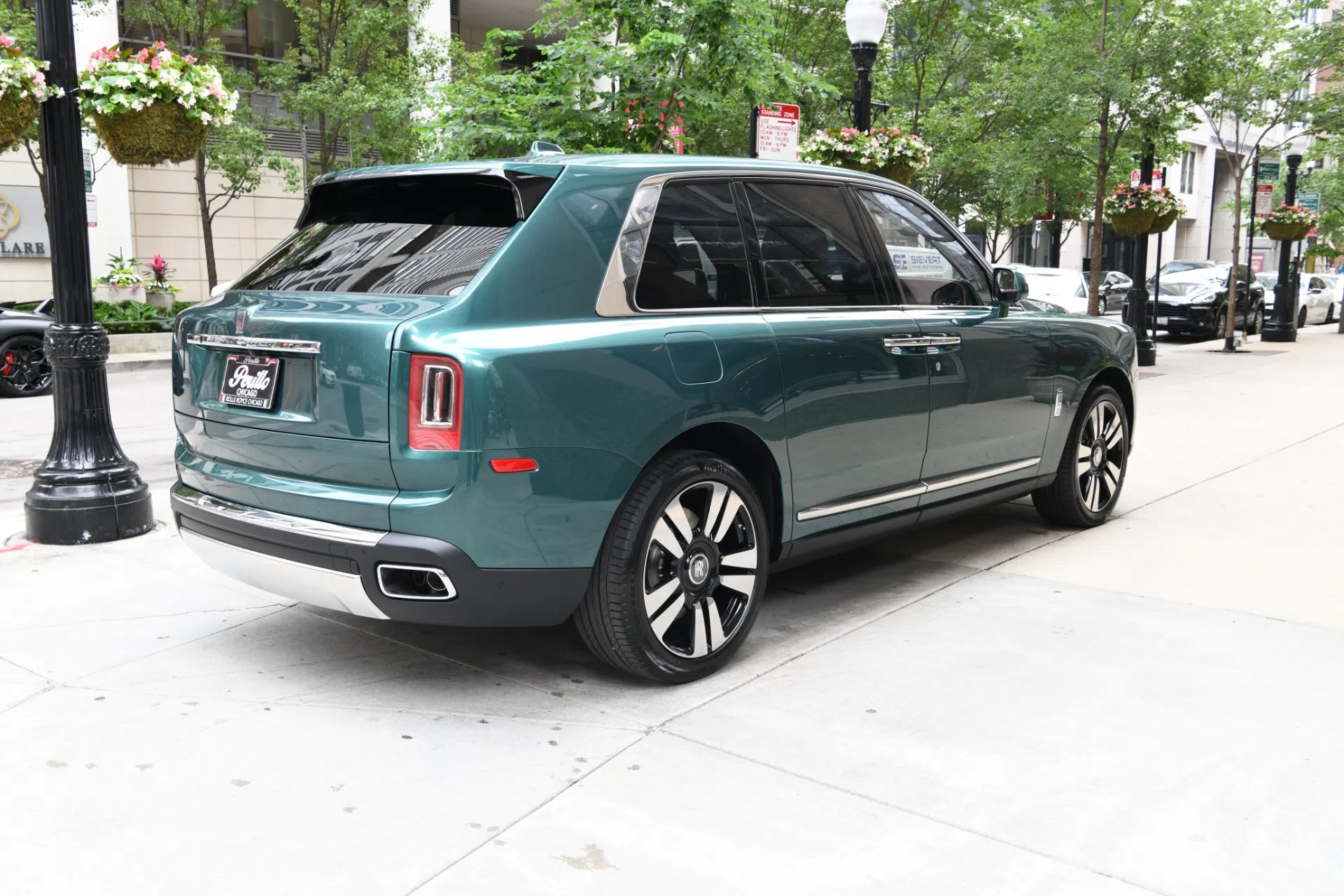 2020 Rolls-Royce Cullinan, rear three-quarter view, Imperial Jade