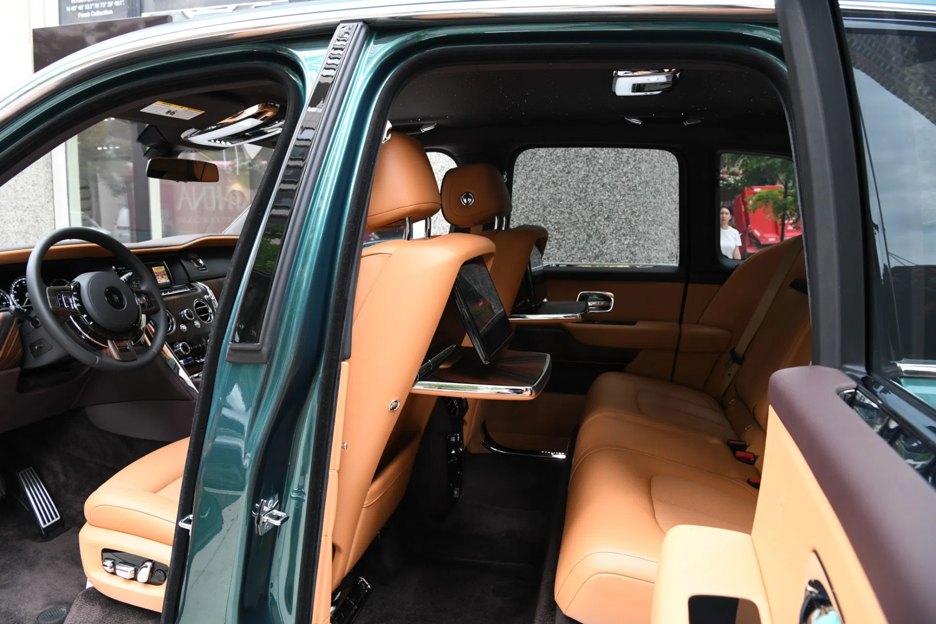 2020 Rolls-Royce Cullinan interior, seats, TAN