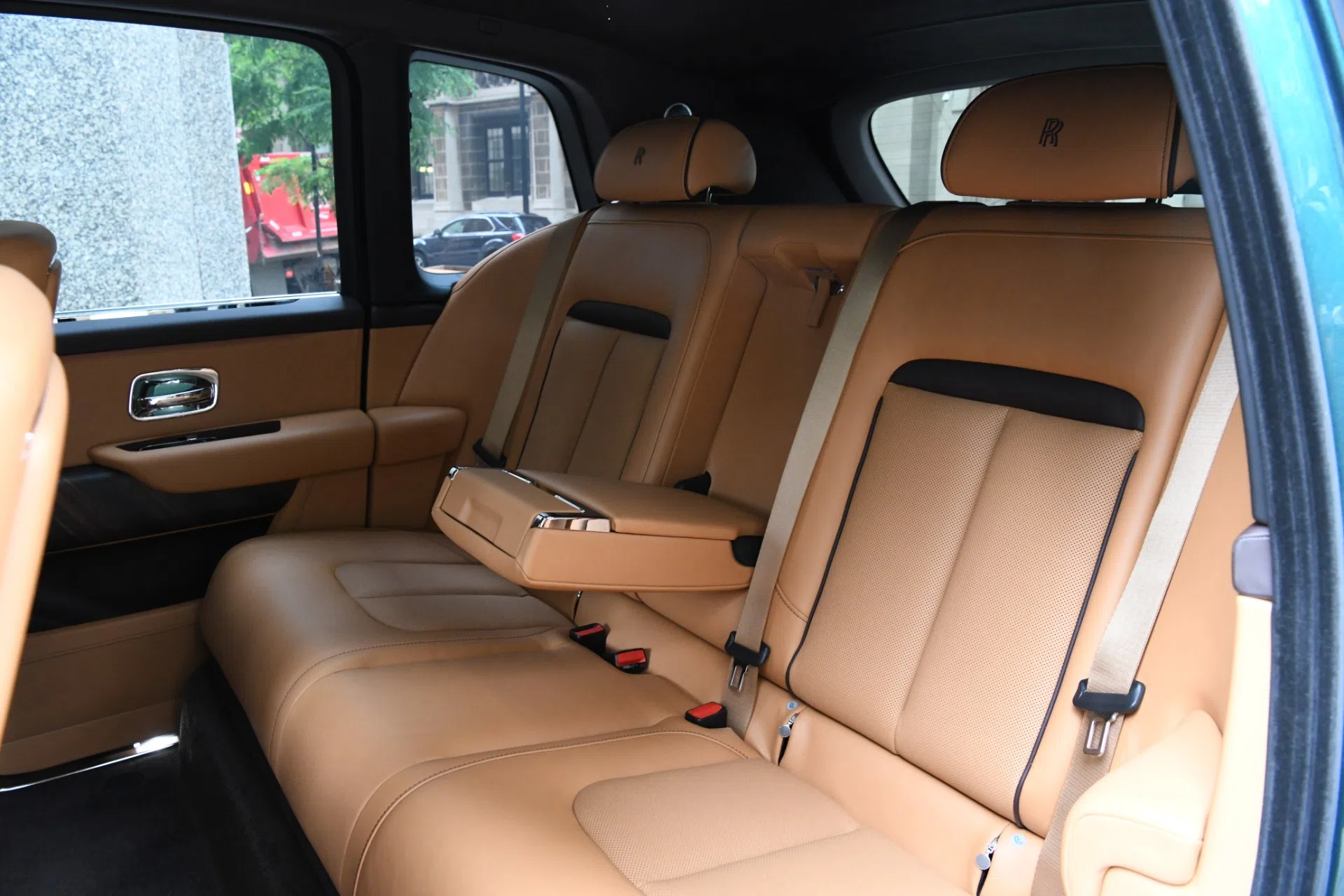 2020 Rolls-Royce Cullinan interior, seats, TAN
