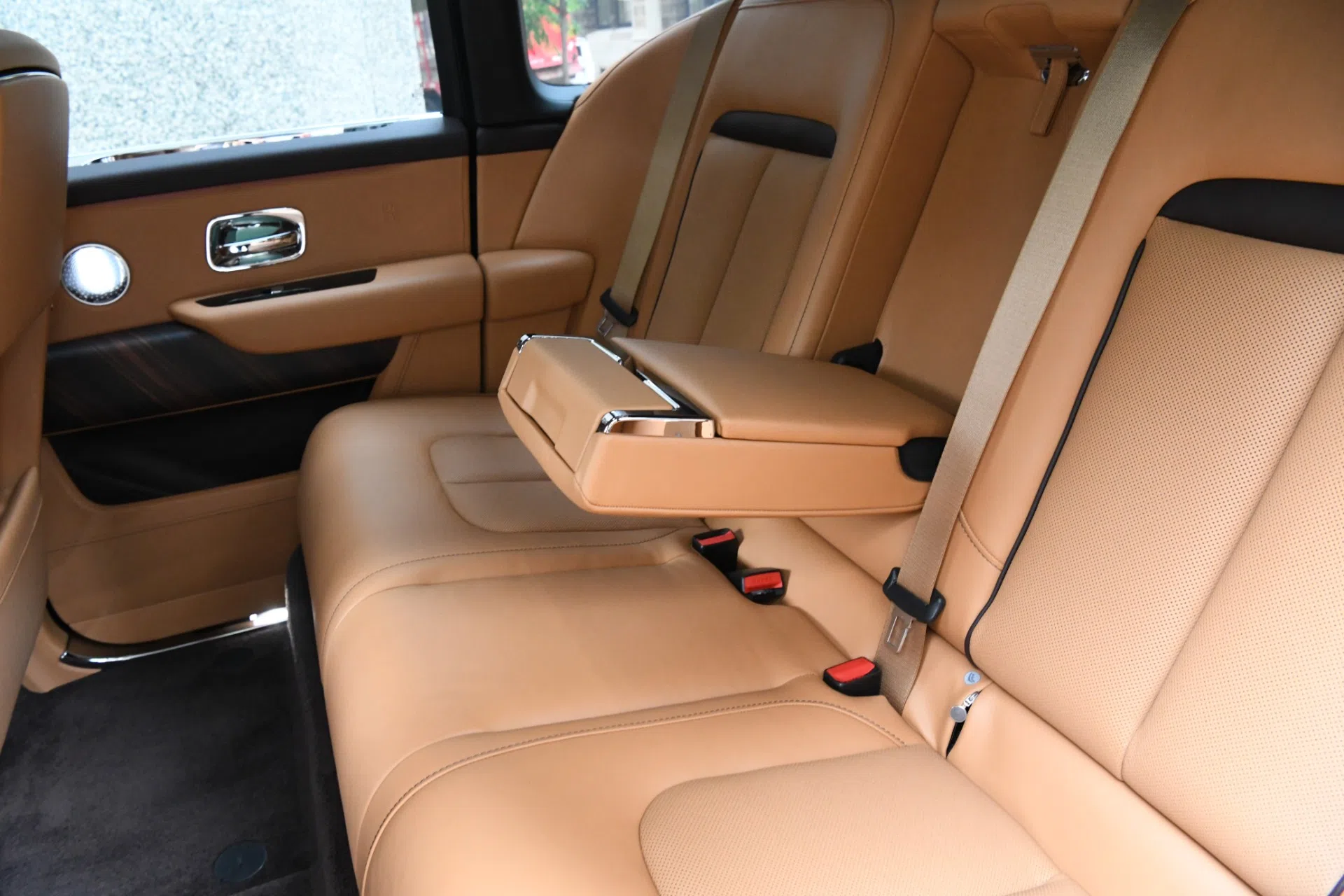 2020 Rolls-Royce Cullinan interior, seats, TAN