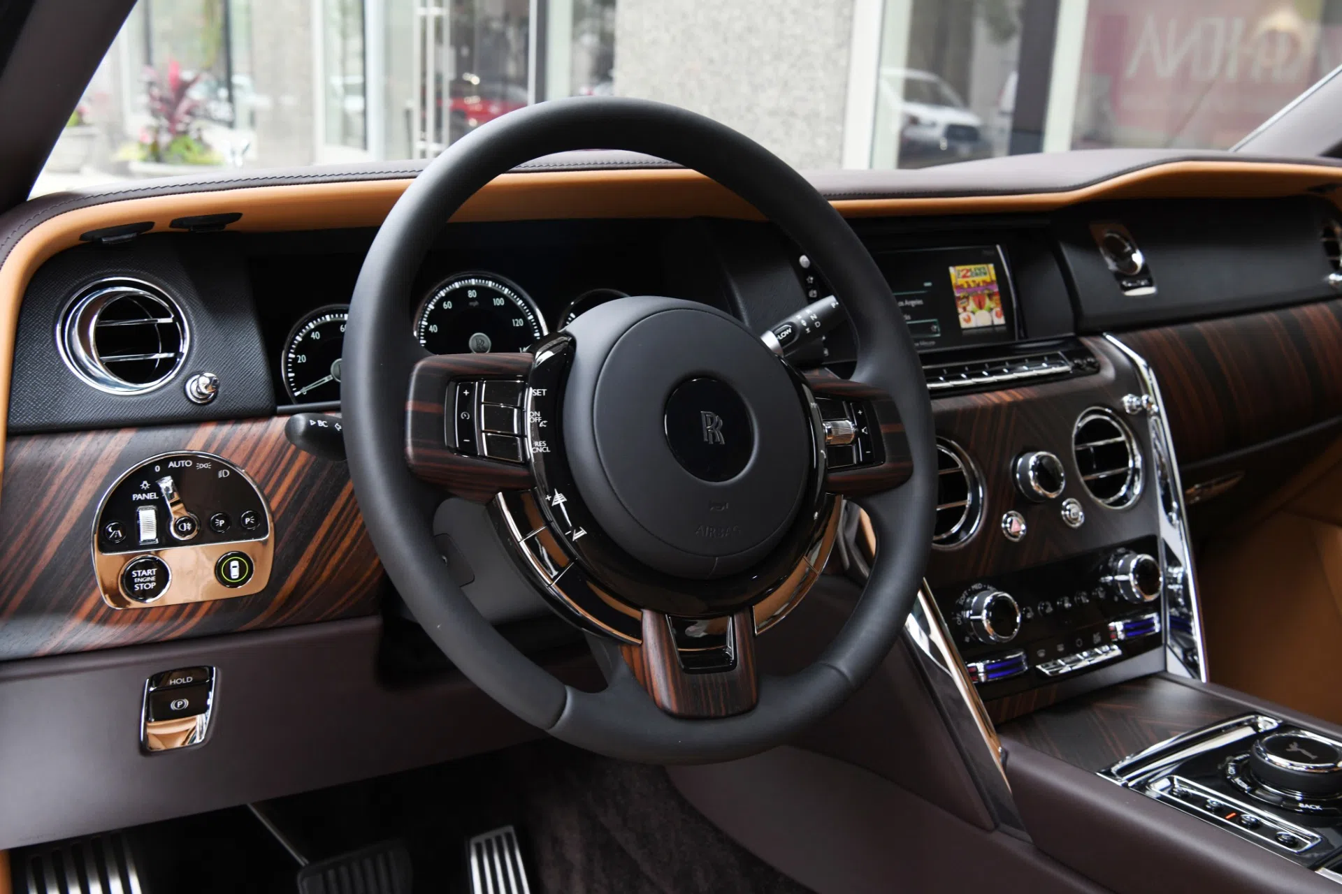 2020 Rolls-Royce Cullinan interior, TAN