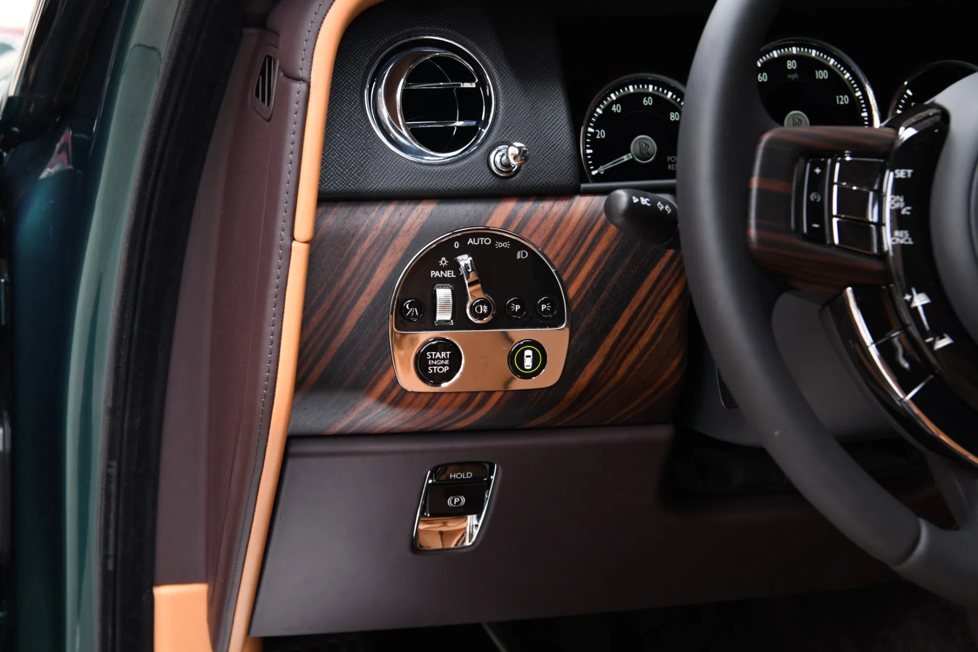 2020 Rolls-Royce Cullinan interior, TAN