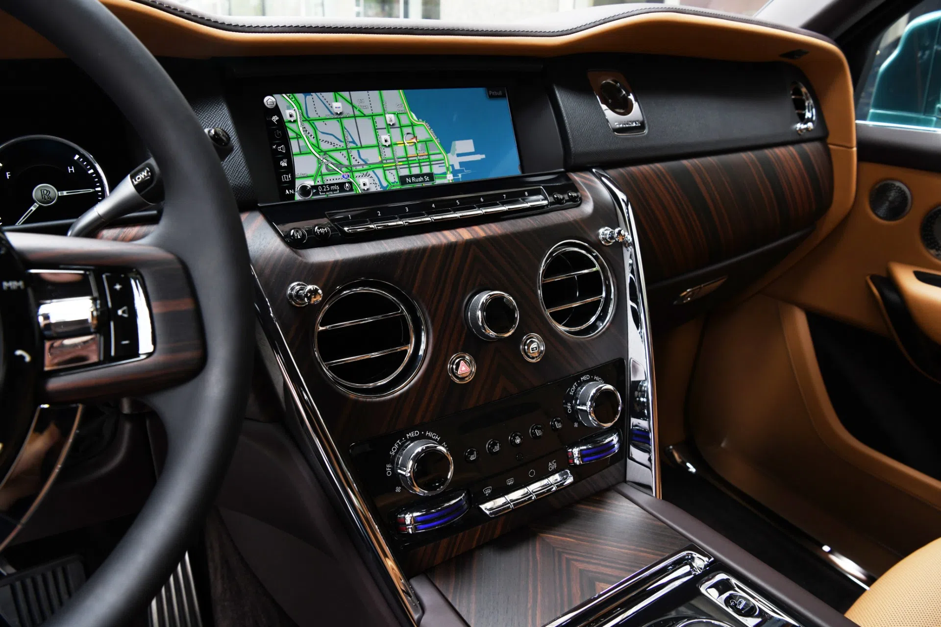 2020 Rolls-Royce Cullinan interior, dashboard, TAN