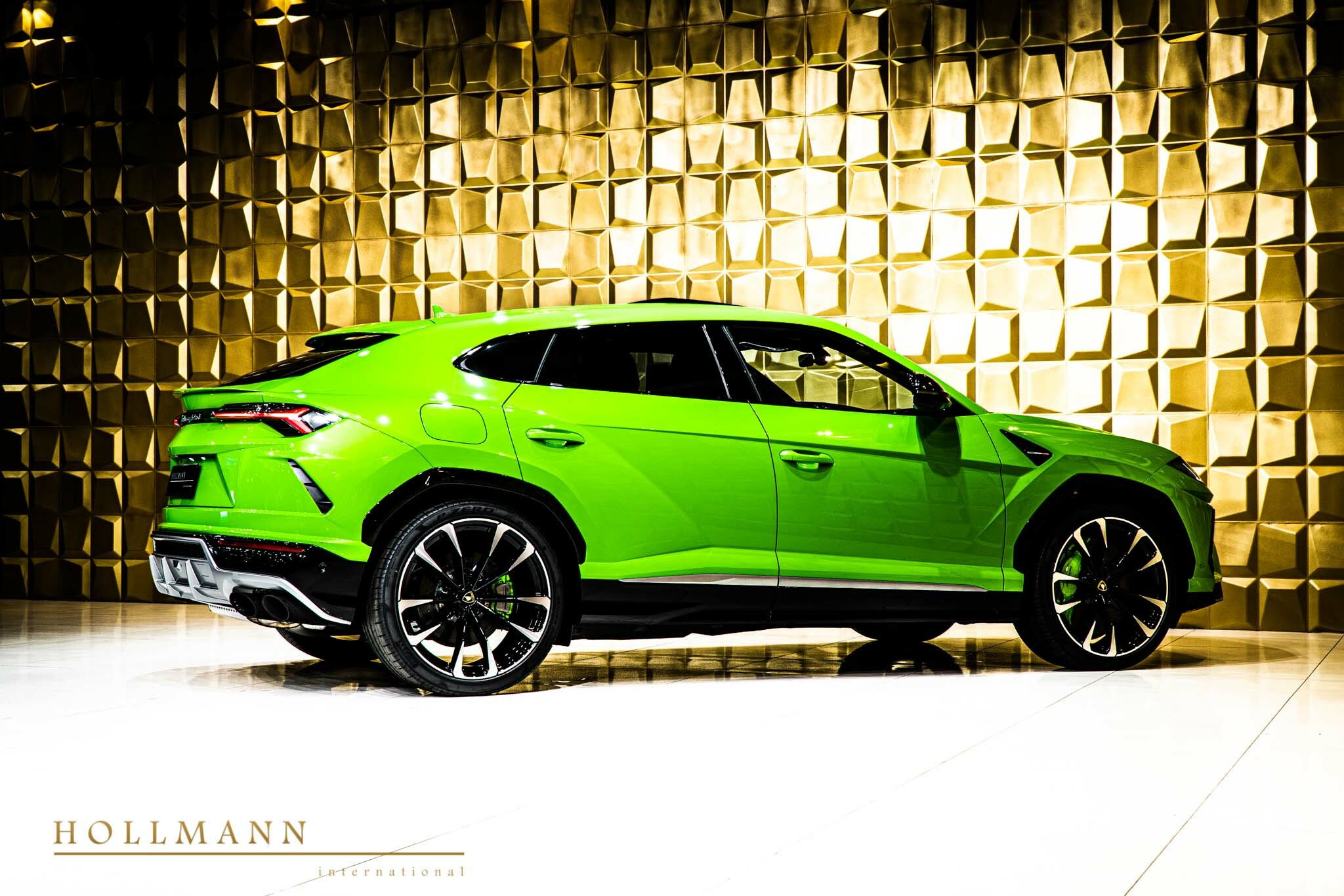 2020 Lamborghini Urus, 2/20