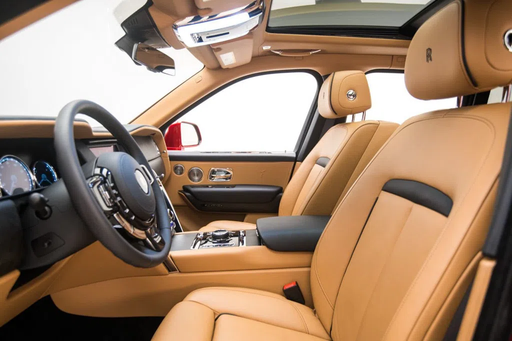2019 Rolls-Royce Cullinan interior, seats, Brown
