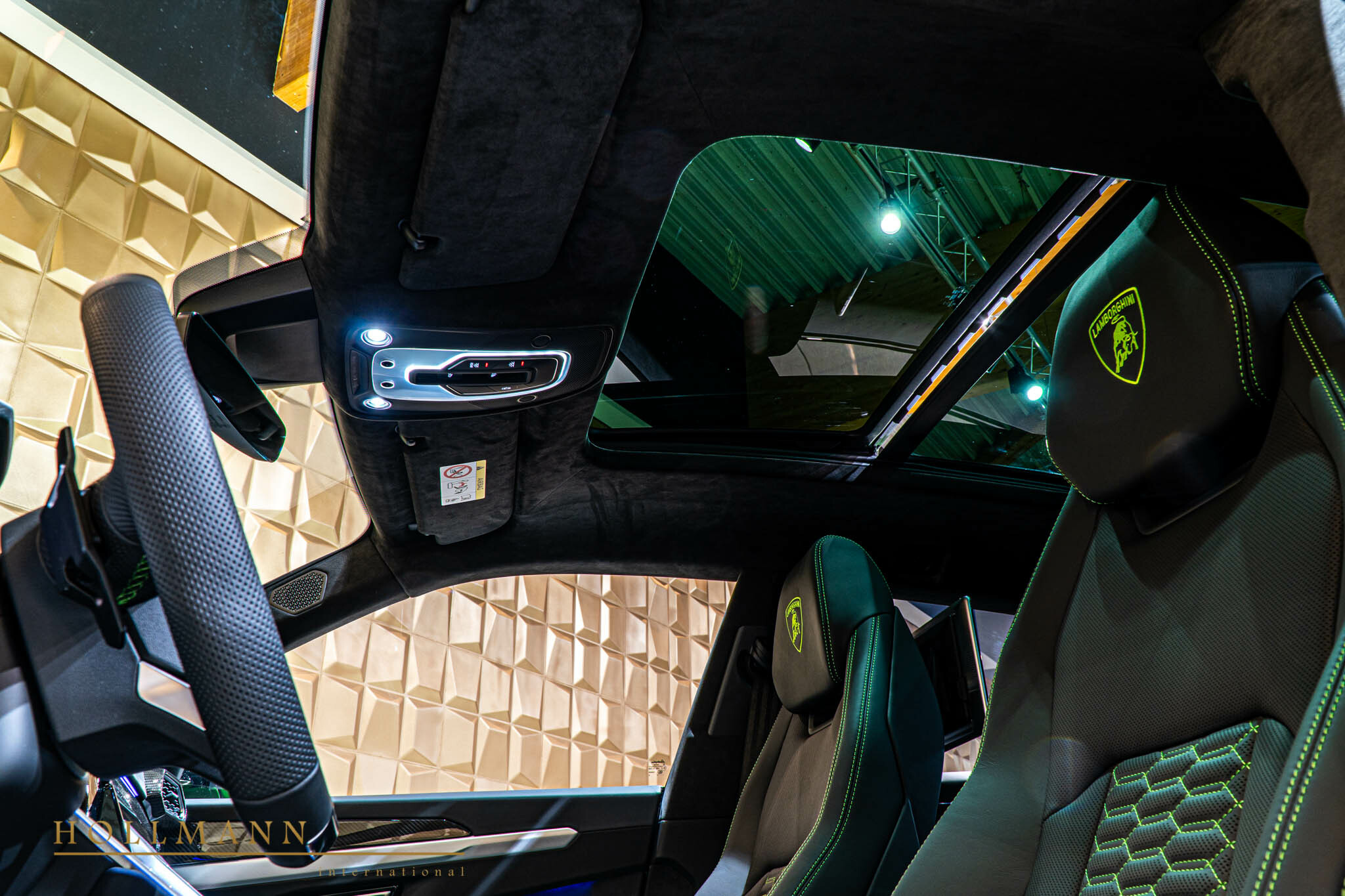 2020 Lamborghini Urus, 10/20