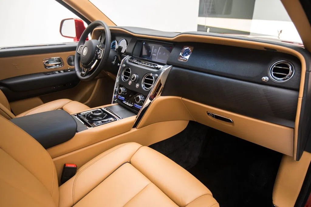 2019 Rolls-Royce Cullinan interior, Brown