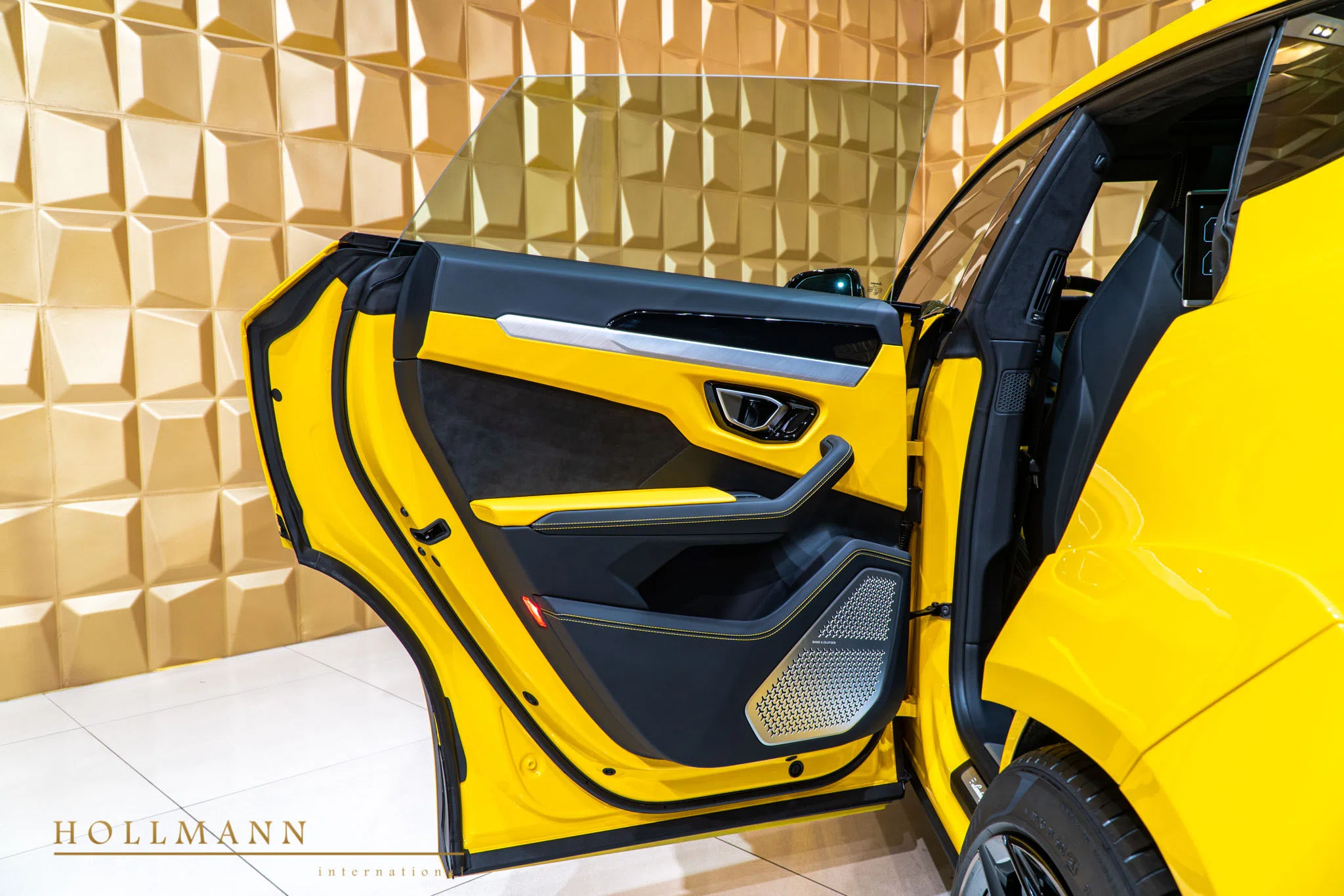 2020 Lamborghini Urus by NOVITEC interior, door panel, Bicolor Nero + Giallo