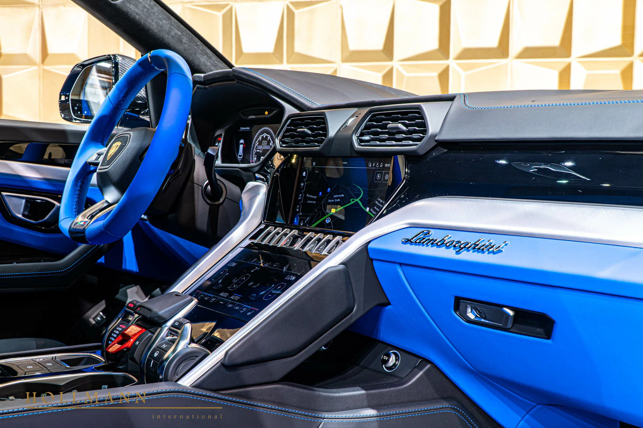 2020 Mansory Urus Venatus interior, dashboard, Nero Ade + Blu Amon