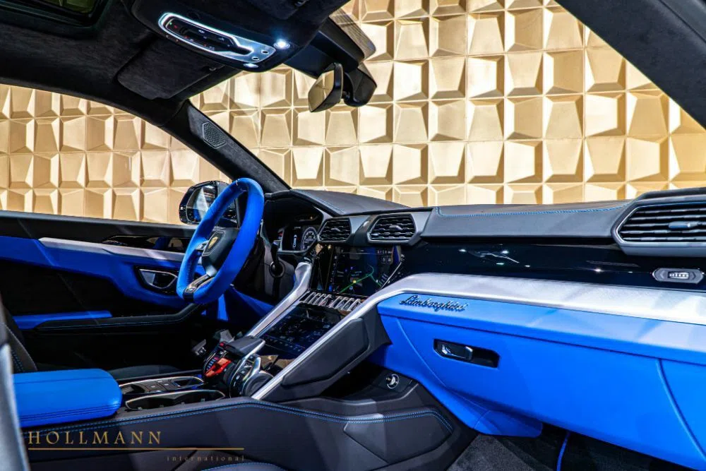 2020 Mansory Urus Venatus interior, Nero Ade + Blu Amon