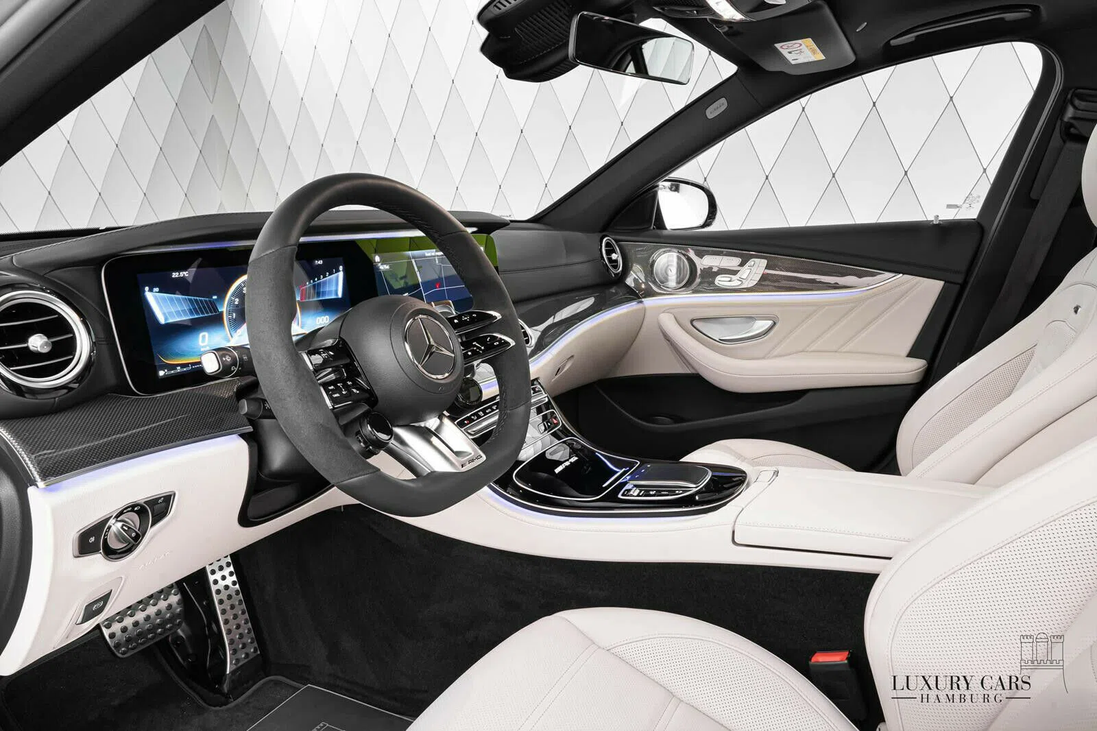 2021 Mercedes-Benz E 63 AMG S+ interior, dashboard, Green, Beige