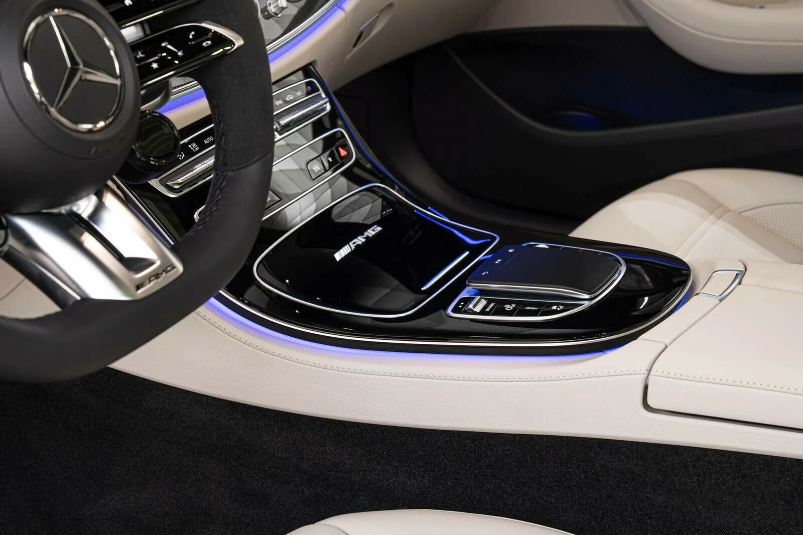 2021 Mercedes-Benz E 63 AMG S+ interior, Green, Beige