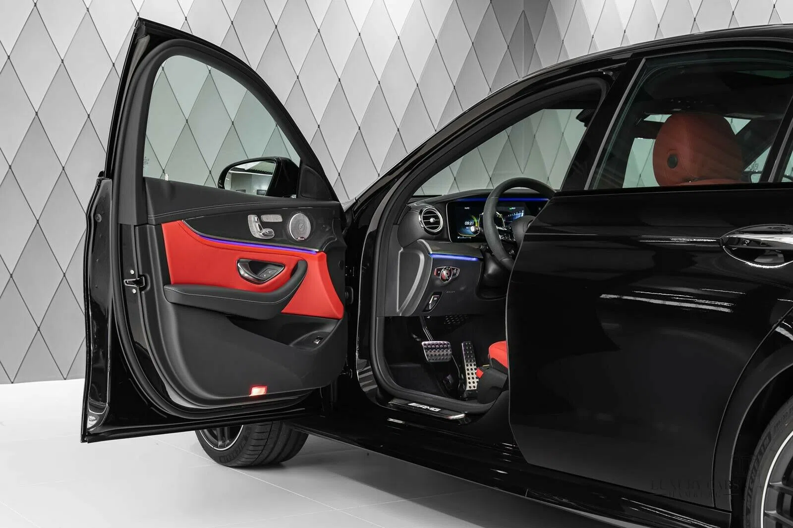 2020 Mercedes-Benz E 63 AMG S+ interior, door panel, Red Leather