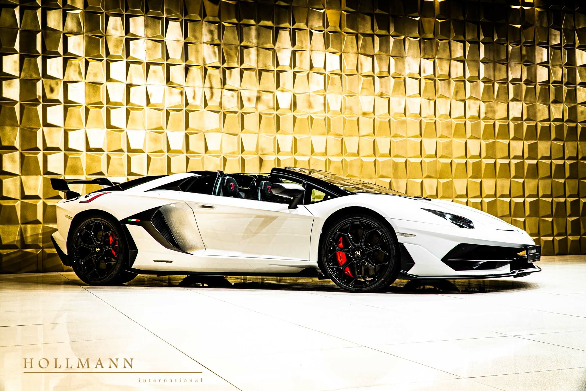 2022 Lamborghini Aventador SVJ Roadster, 2/18