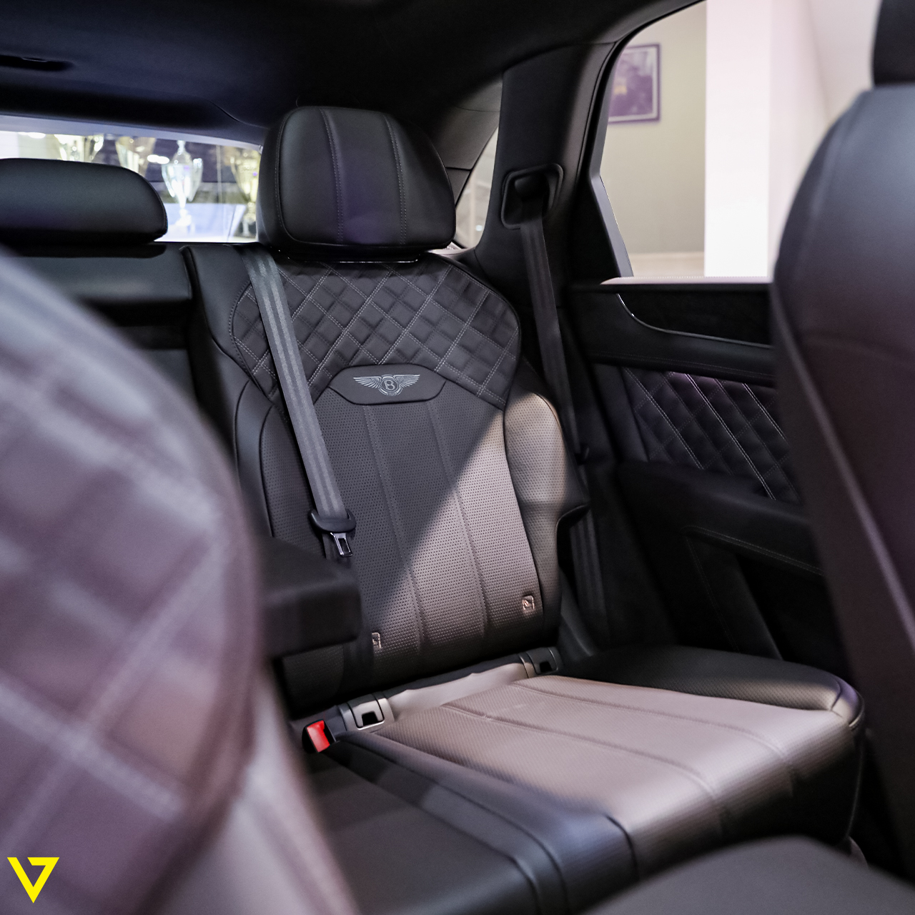 2020 Bentley Bentayga, 2/2