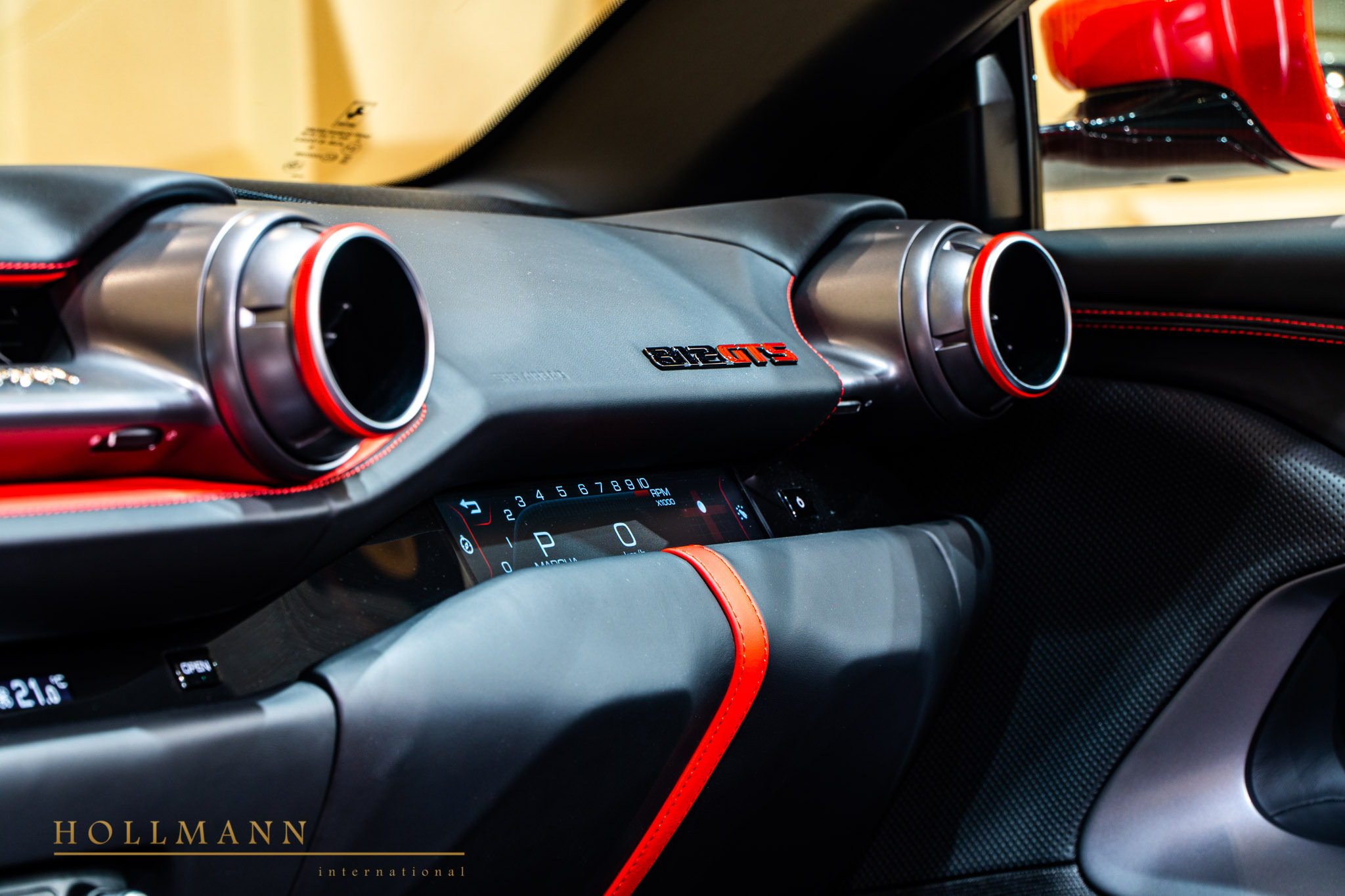 2020 Ferrari 812 GTS, 18/20