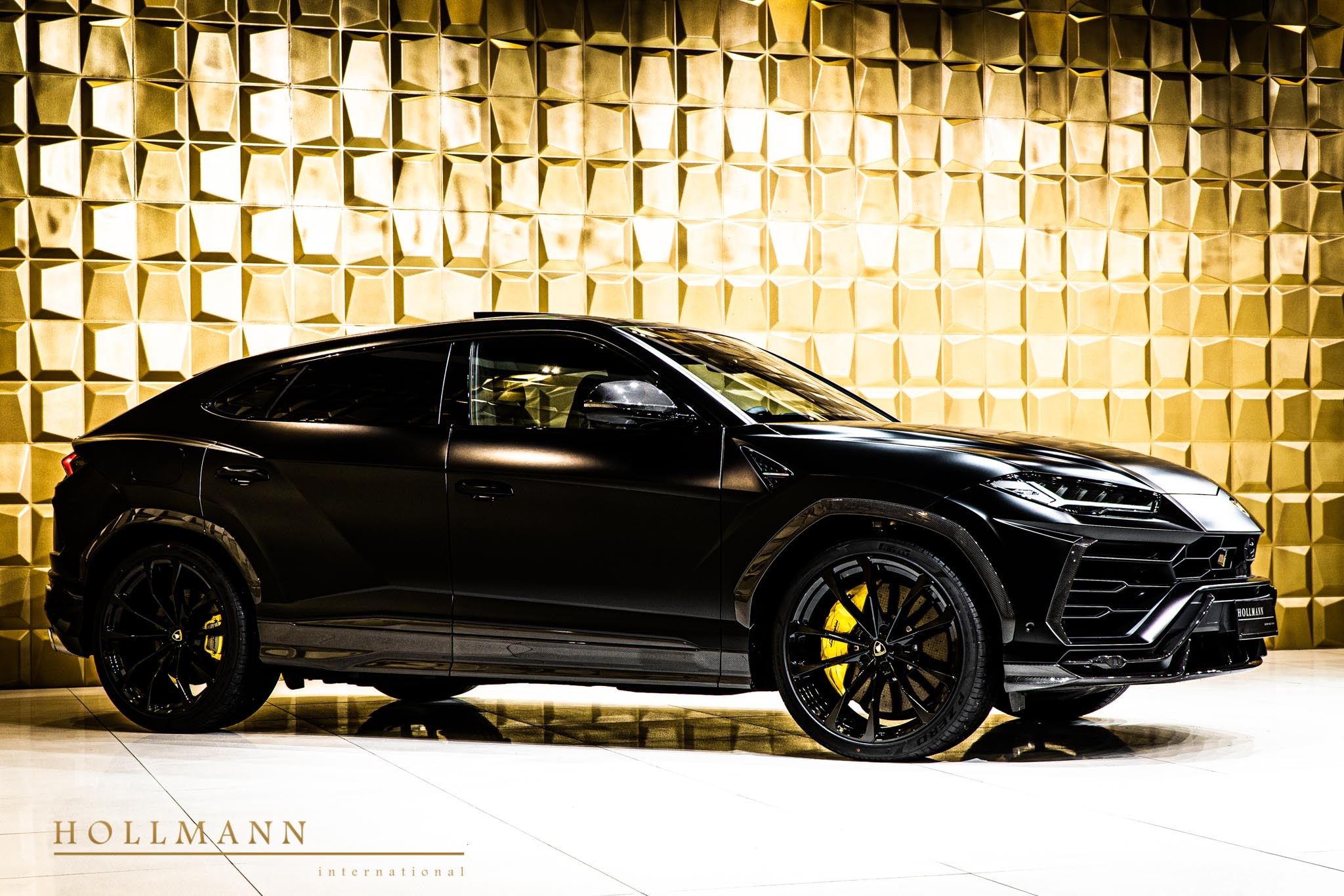 2020 Lamborghini Urus, 2/20