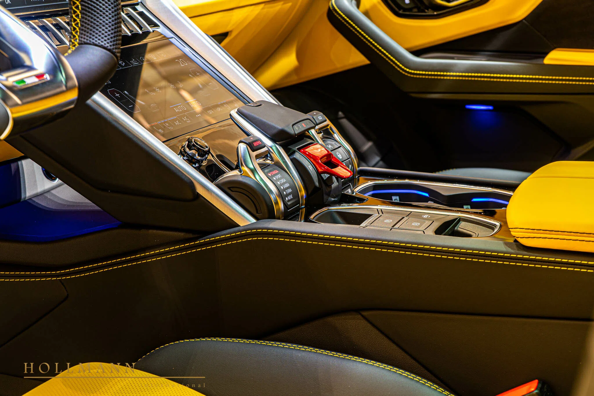 2020 Lamborghini Urus interior, center console