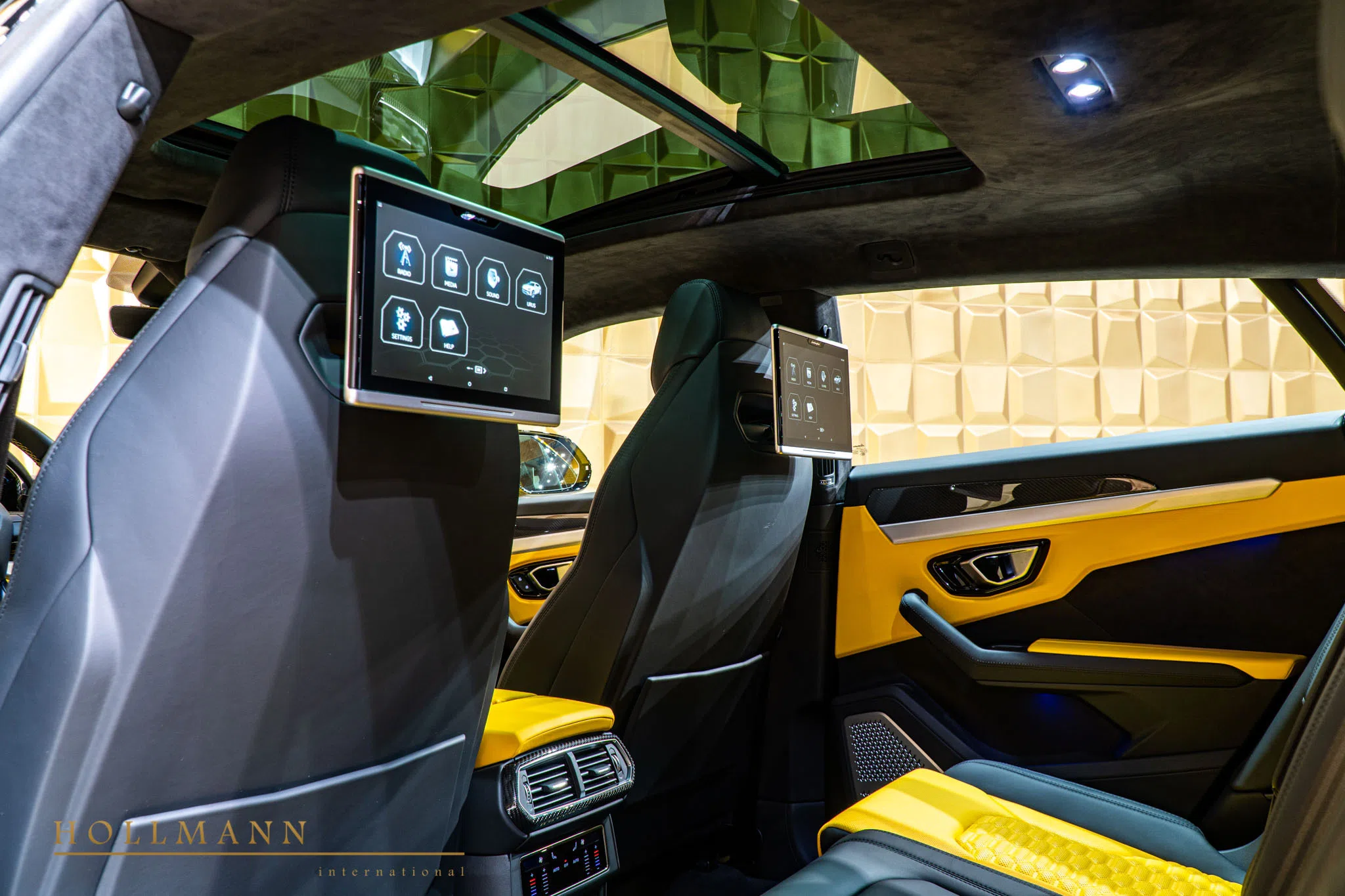 2021 Lamborghini Urus interior, Bicolor Nero + Giallo