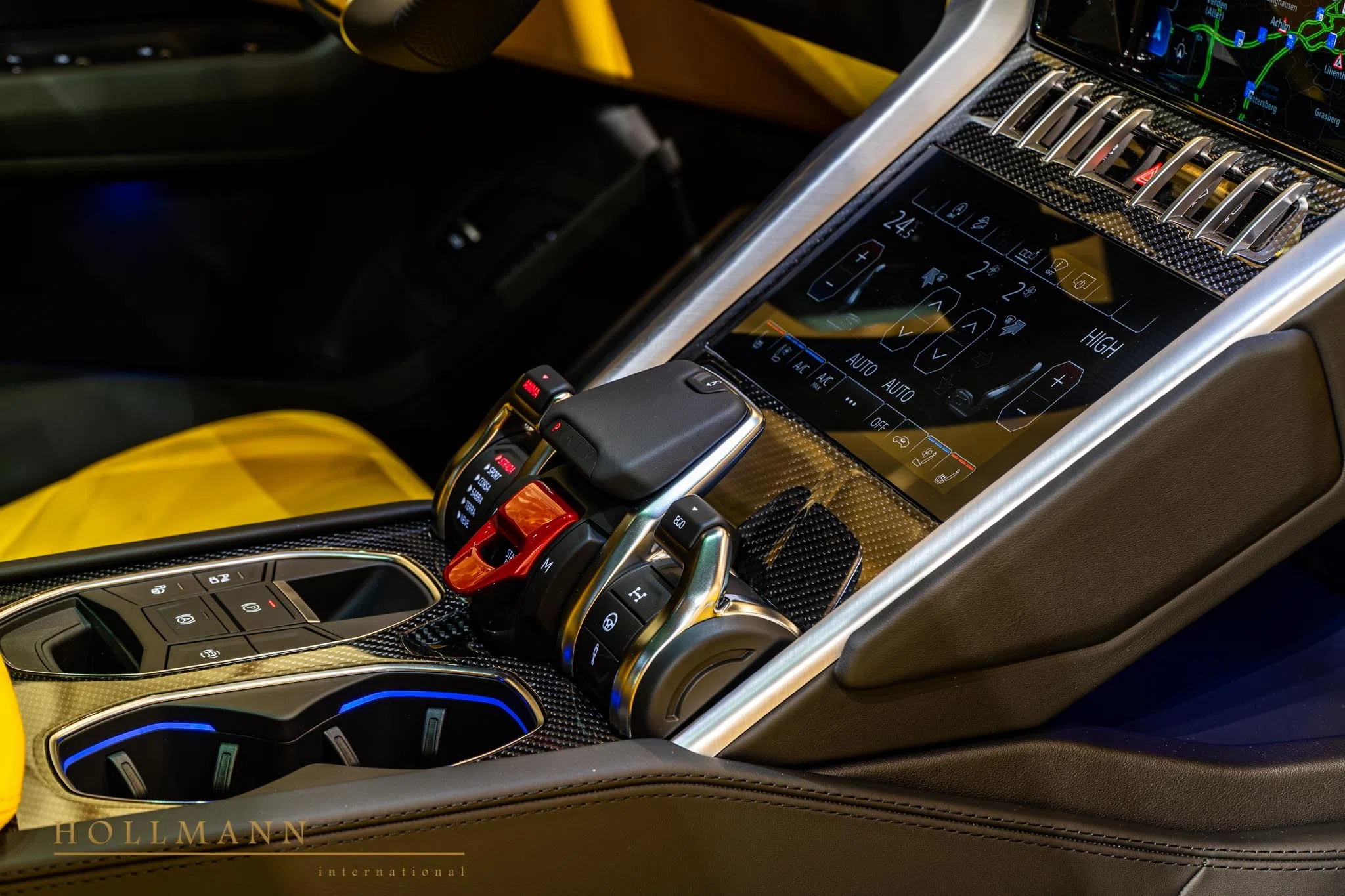 2020 Mansory Urus Venatus interior, center console, Bicolor Nero + Giallo