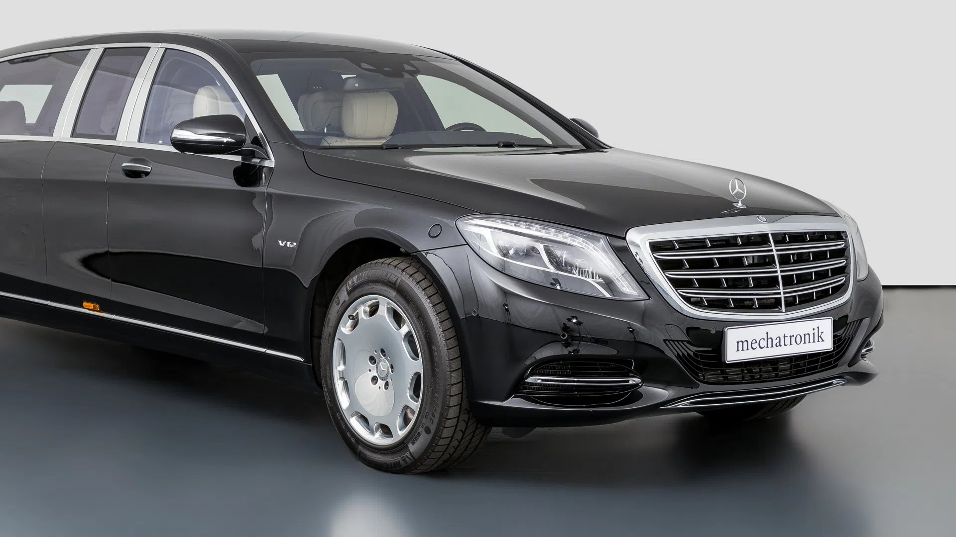 2016 Mercedes-Maybach S600 Pullman for sale, exterior, 897U Rubin black
