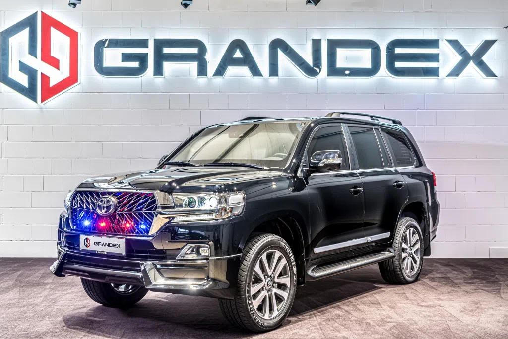 2020 Toyota Land Cruiser 200 5.7 L'ARMORED B6 for sale, exterior, Midnight Black Metallic