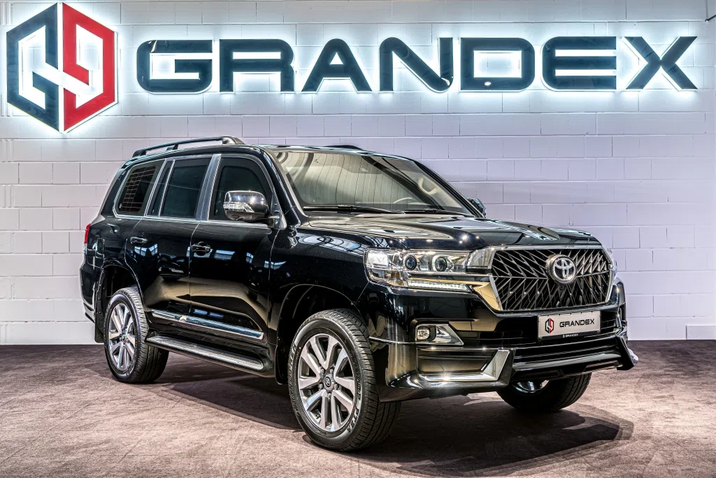 2020 Toyota Land Cruiser 200 5.7 L'ARMORED B6 for sale, exterior, Midnight Black Metallic