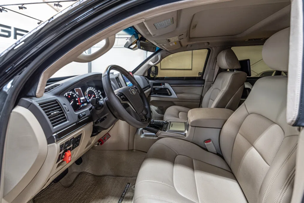 2020 Toyota Land Cruiser 200 5.7 L'ARMORED B6 interior, Beige Leather