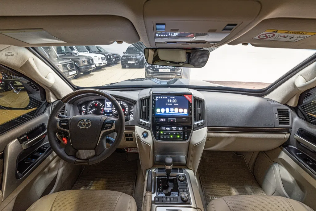 2020 Toyota Land Cruiser 200 5.7 L'ARMORED B6 interior, dashboard, Beige Leather