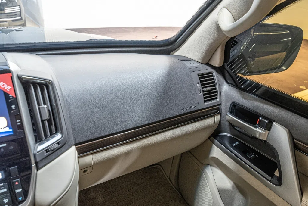 2020 Toyota Land Cruiser 200 5.7 L'ARMORED B6 interior, Beige Leather
