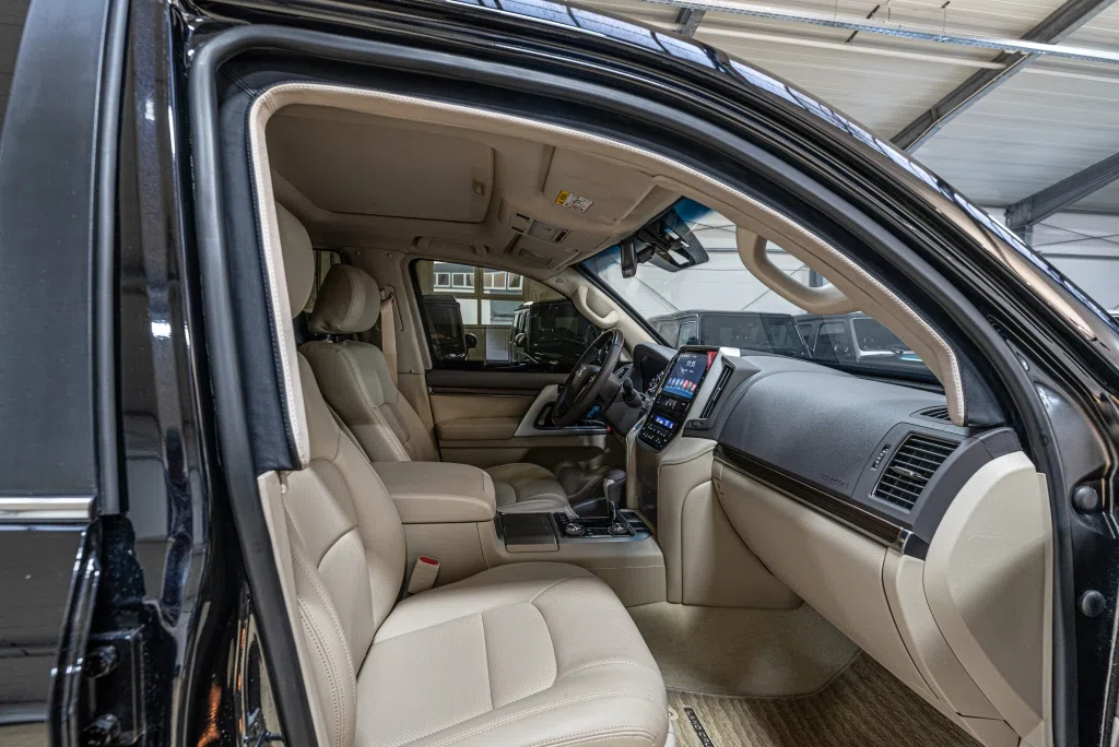 2020 Toyota Land Cruiser 200 5.7 L'ARMORED B6 interior, Beige Leather