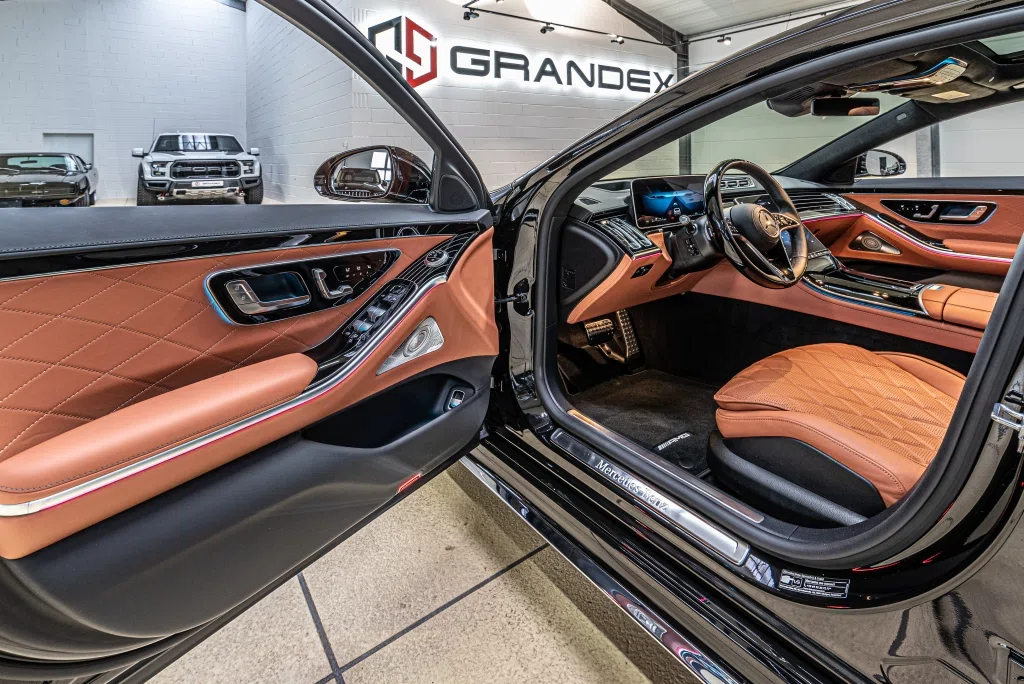 2020 Mercedes-Benz S 500 AMG Line interior, Black Leather