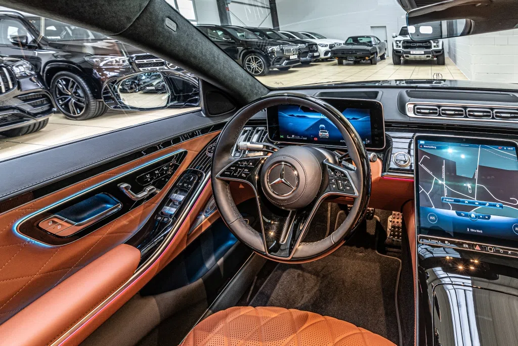 2020 Mercedes-Benz S 500 AMG Line interior, dashboard, Black Leather